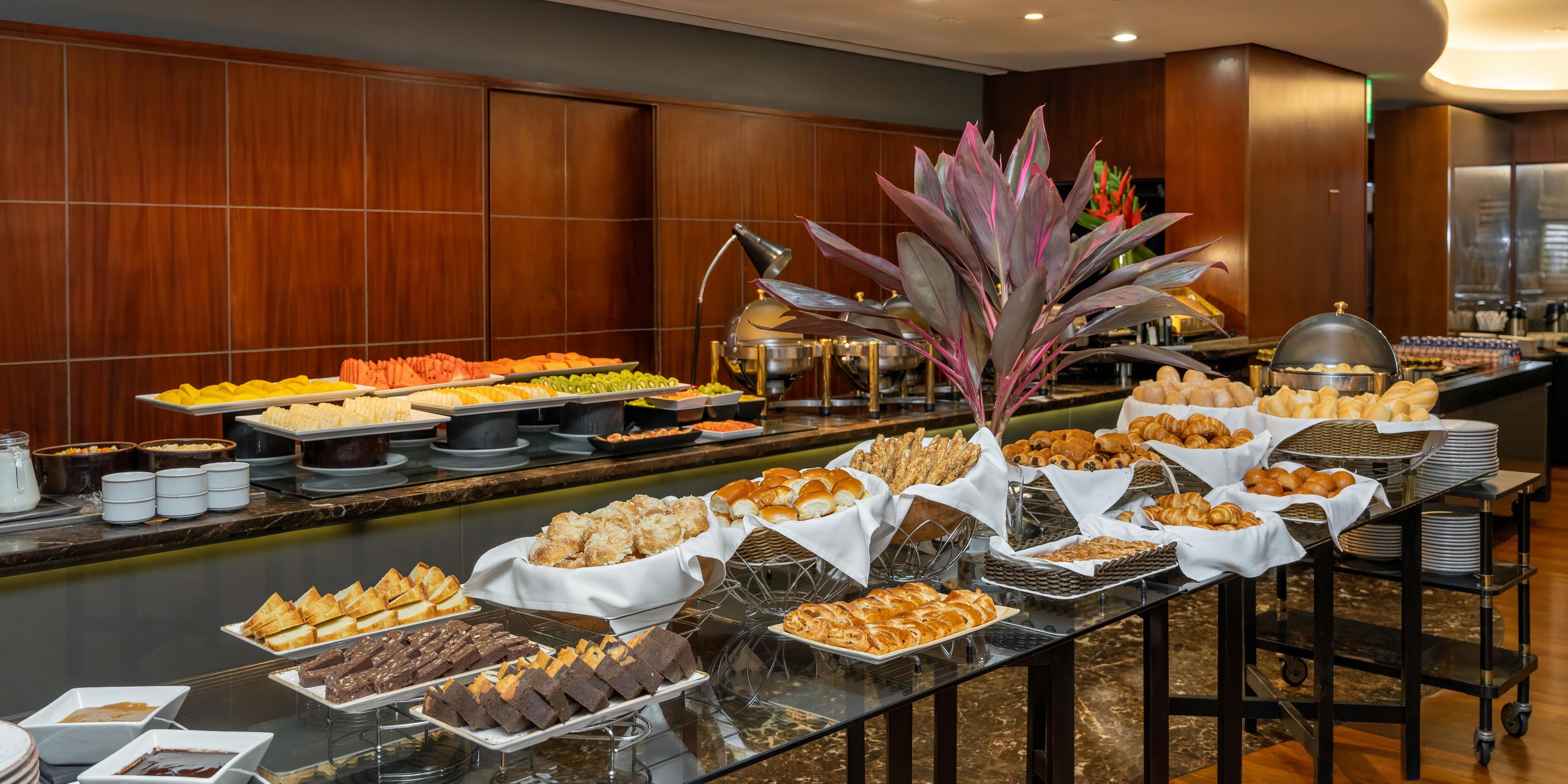 Start your day with an authentic Asian breakfast buffet at InterContinental São Paulo, featuring a generous variety of traditional delicacies. Carefully curated to provide a taste of home for international guests, this breakfast offers a unique and satisfying way to begin the morning.