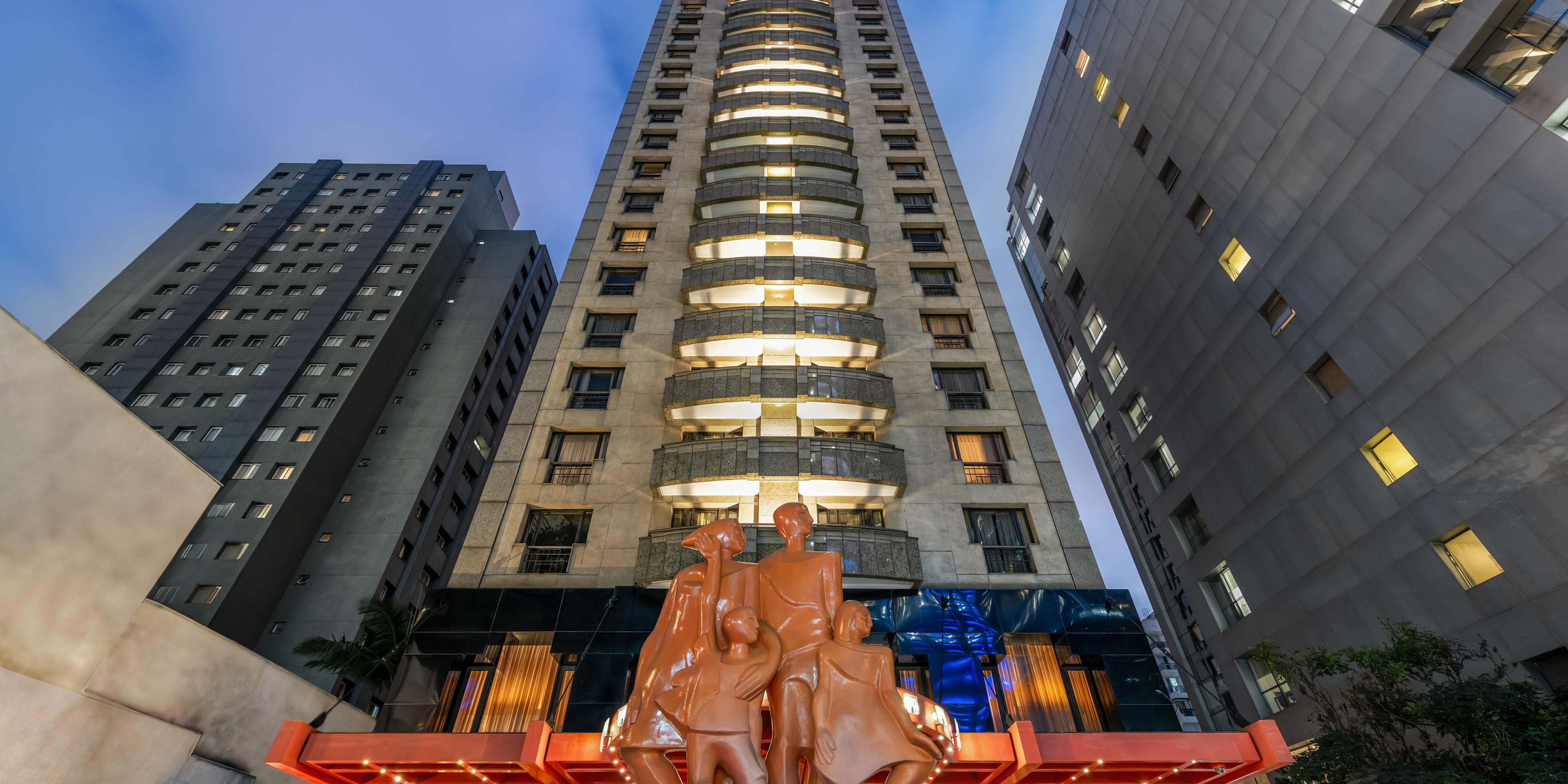 InterContinental São Paulo boasts a prime location in the heart of the city, just steps from Paulista Avenue. Surrounded by top restaurants, luxury shopping, cultural landmarks, and business hubs, the hotel offers easy access to everything São Paulo has to offer, making it the perfect choice for both business and leisure travelers.