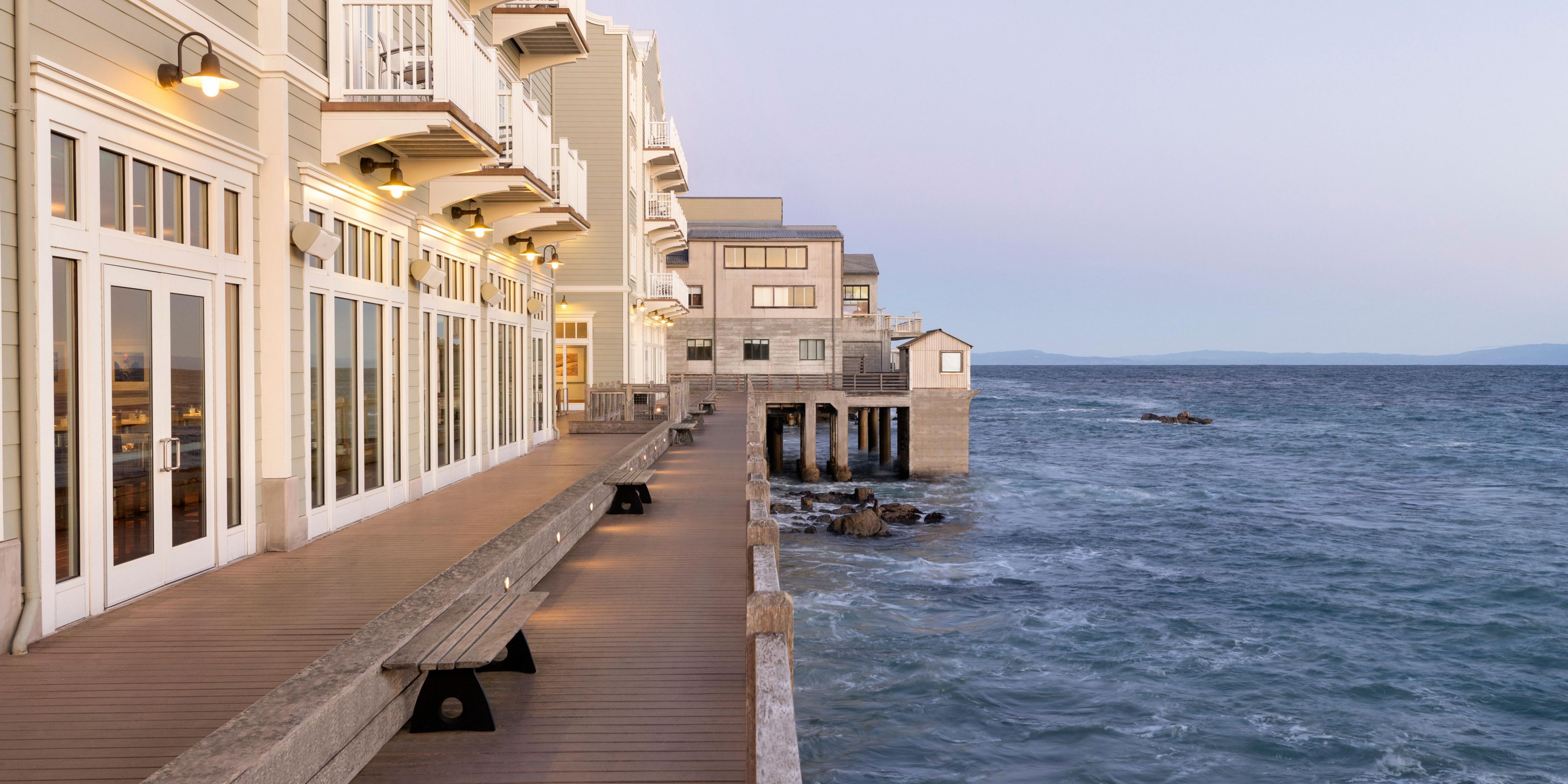 outdoor dining is next to the ocean at night