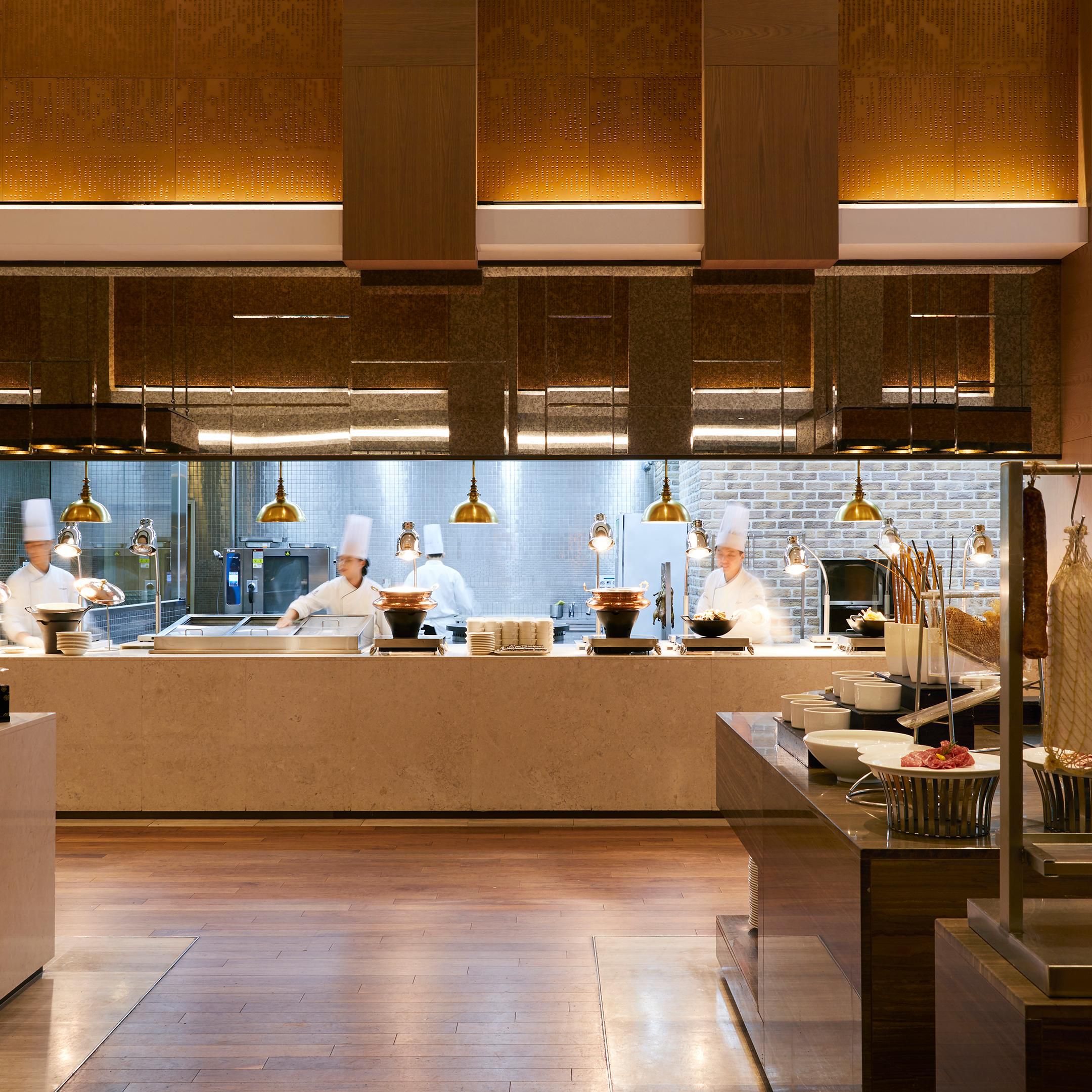 Grand Kitchen