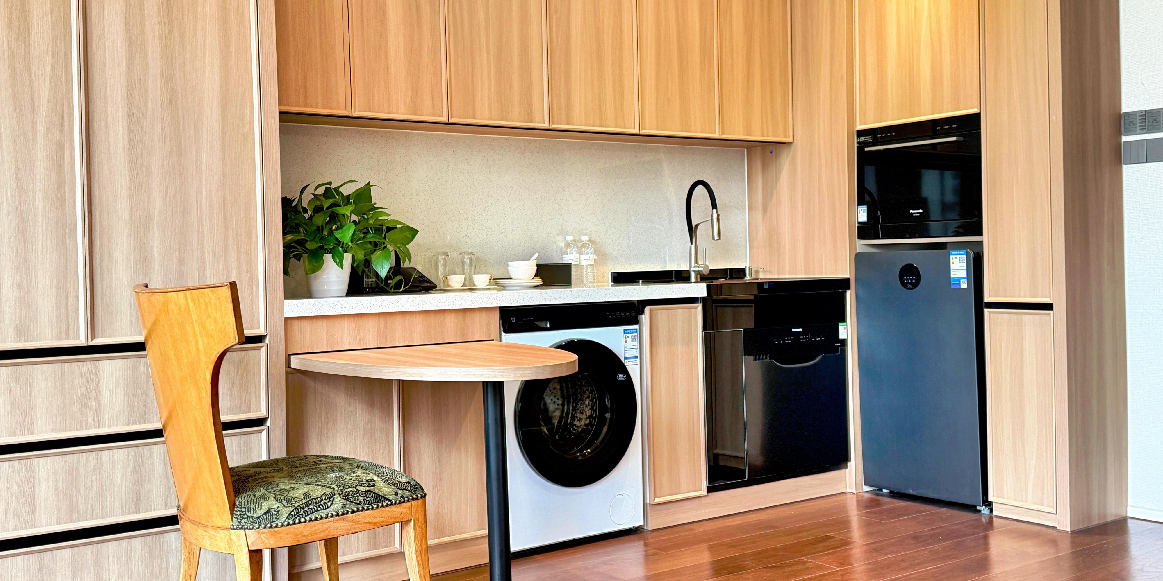 公寓所有的客房均配备洗碗机、烤箱、可冷藏及冷冻的冰箱和洗衣机供宾客使用。