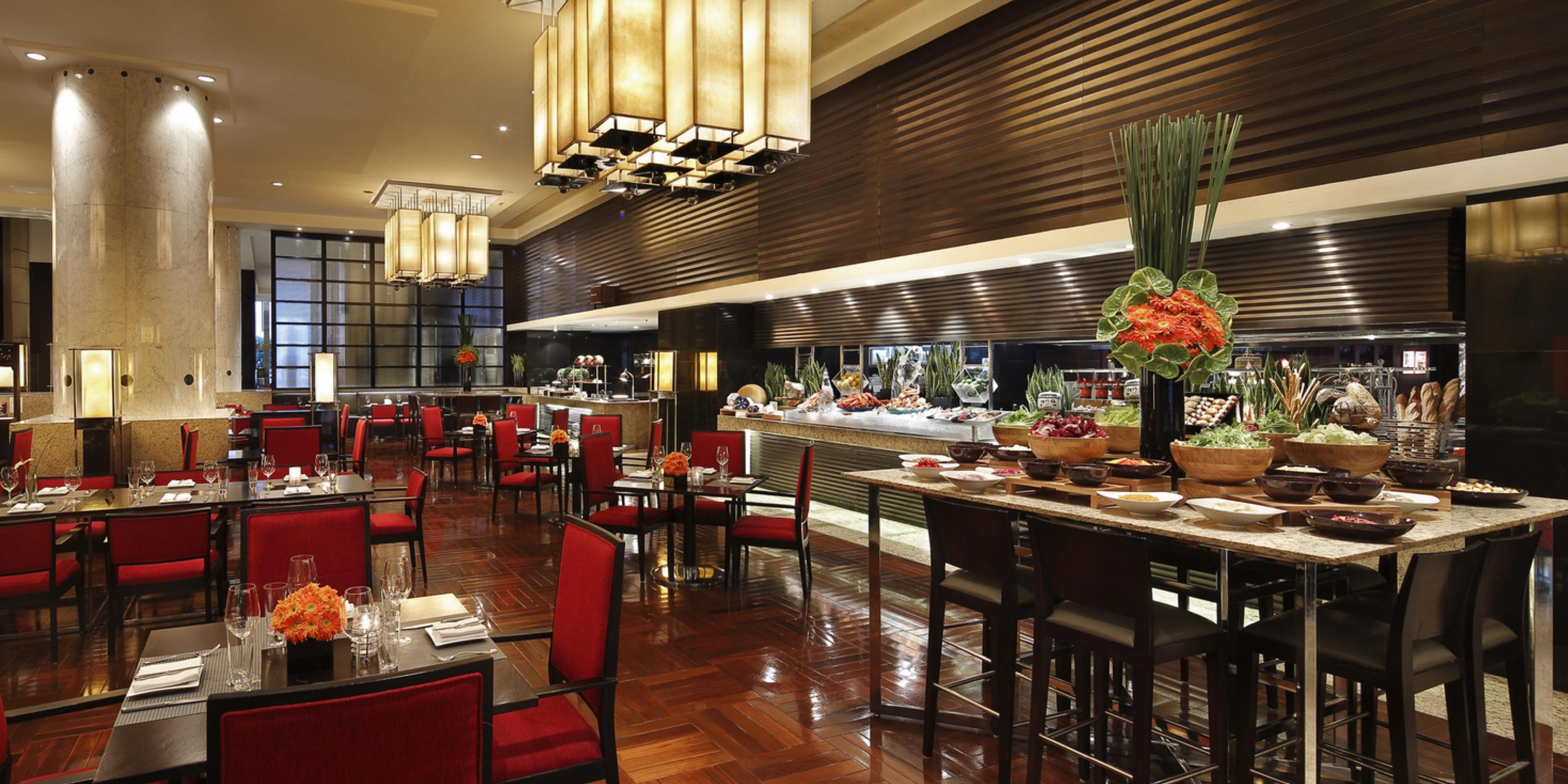 壹阶层全日制餐厅提供荟萃东西方风味的自助早餐。 午餐及晚餐采用零点菜单，以亚洲面食、日式料理、意式美食及各类烧烤为中心。