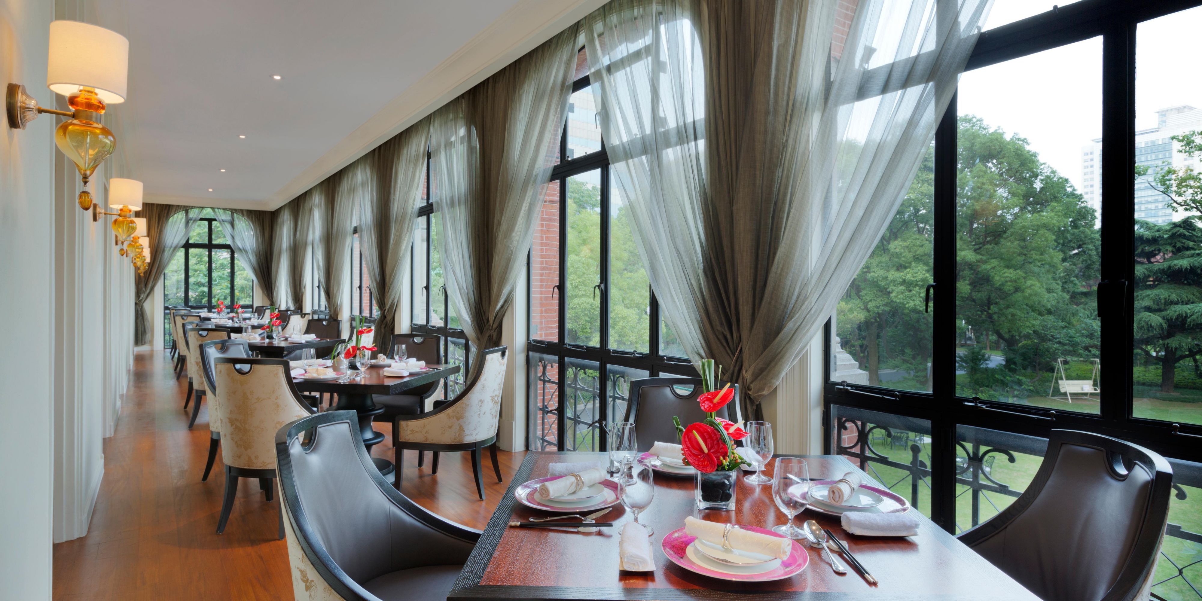 Xin Yuan Lou was built in 1924 and is now a three-story Chinese restaurant providing Cantonese and Shanghainese delicacies. The main dining room plus eight private dining suites up to 35 guests. Themed private dining suites feature distinctive designs which highlight Chinese culture.