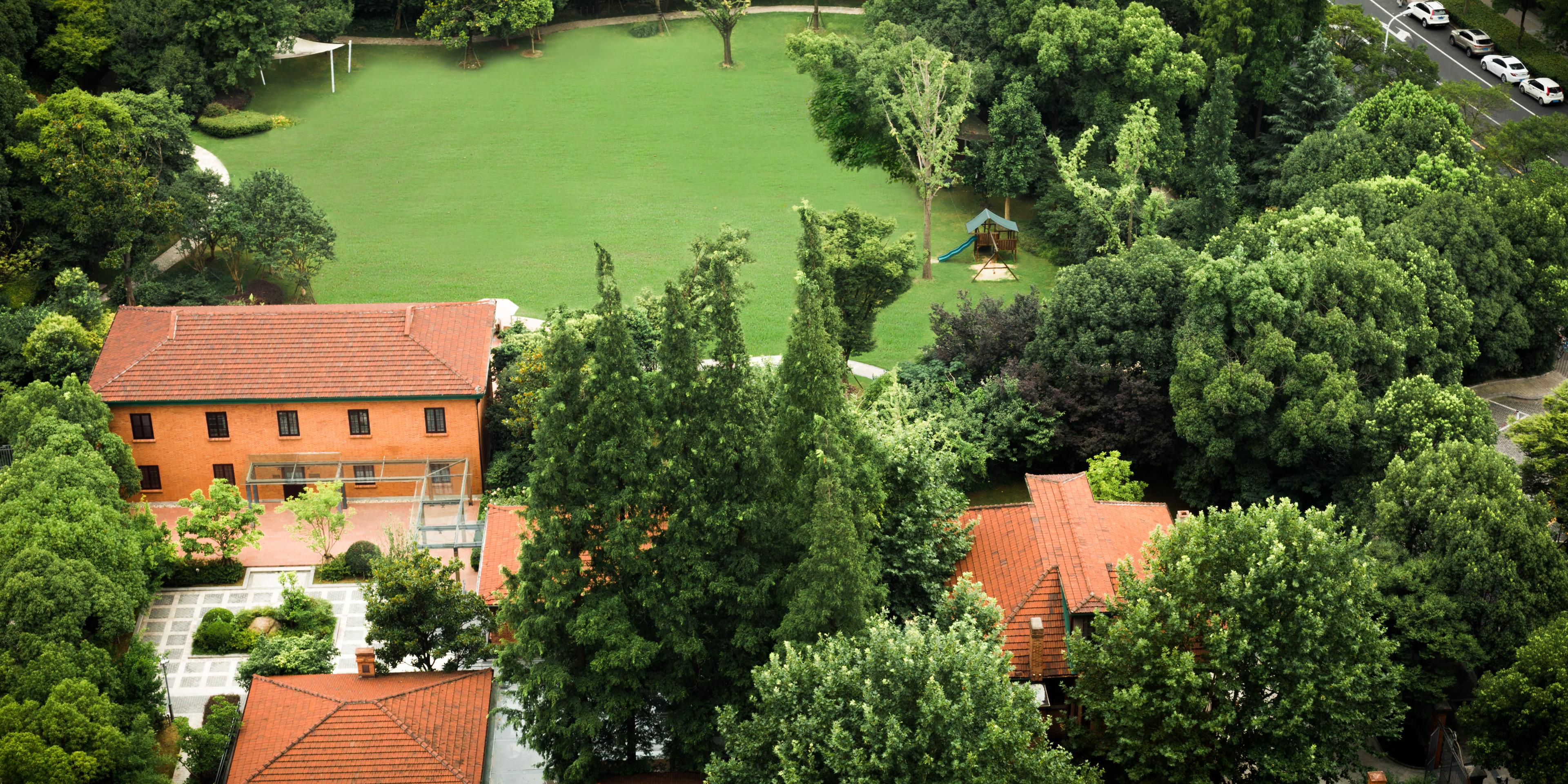 The 1,200 sqm garden houses nine freestanding 1930s historical villas, remodeled into our hotel's meeting spaces and an English-styled bar.