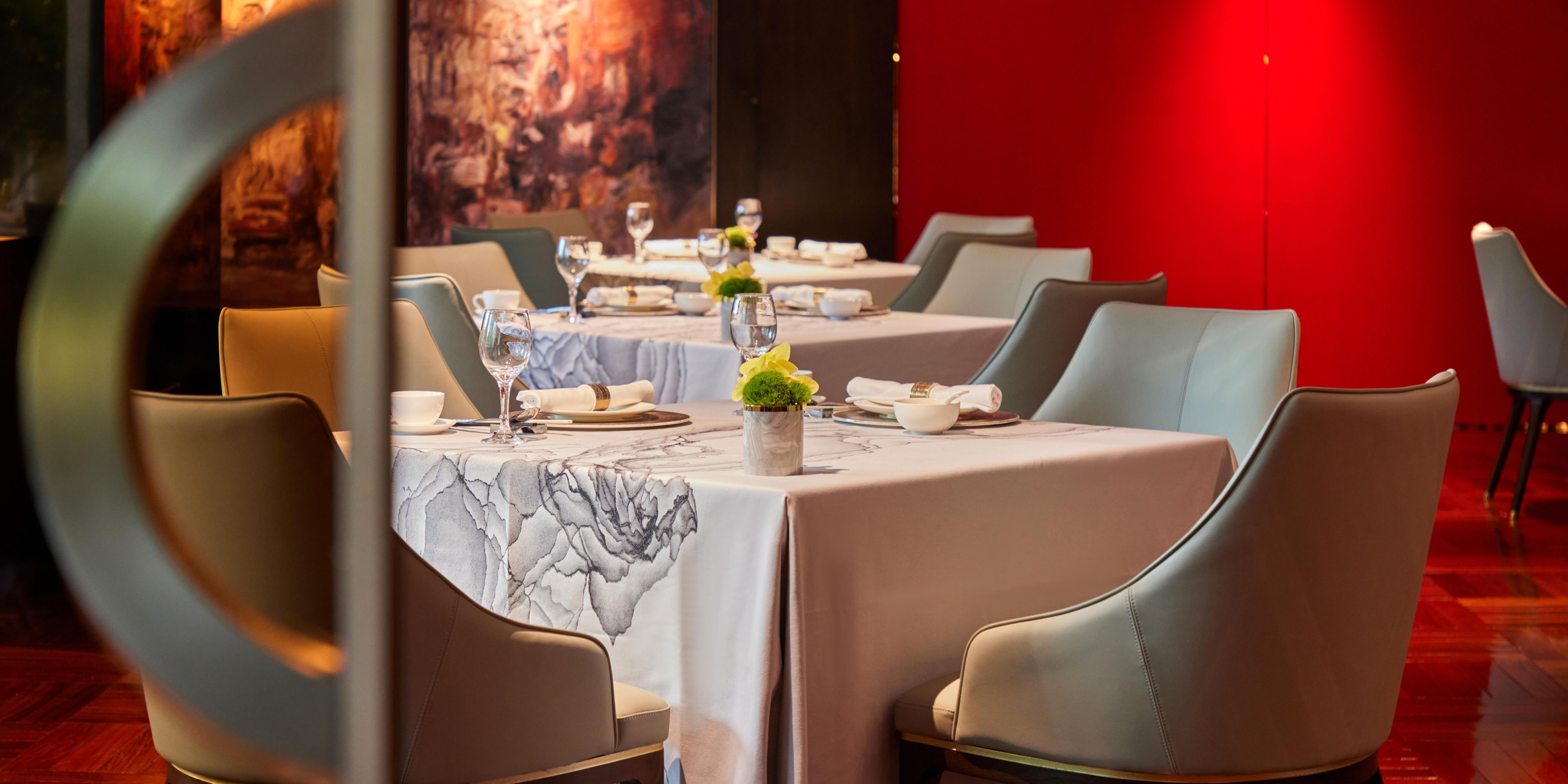 自1996年以来，东方食苑中餐厅一直致力于传承和创新中华料理。我们出色的厨师团队以色、香、味俱全的上海本帮佳肴和创意融合的粤菜、潮州菜、四川菜及淮扬菜为食客们奉上舌尖上一抹难以忘怀的味道。