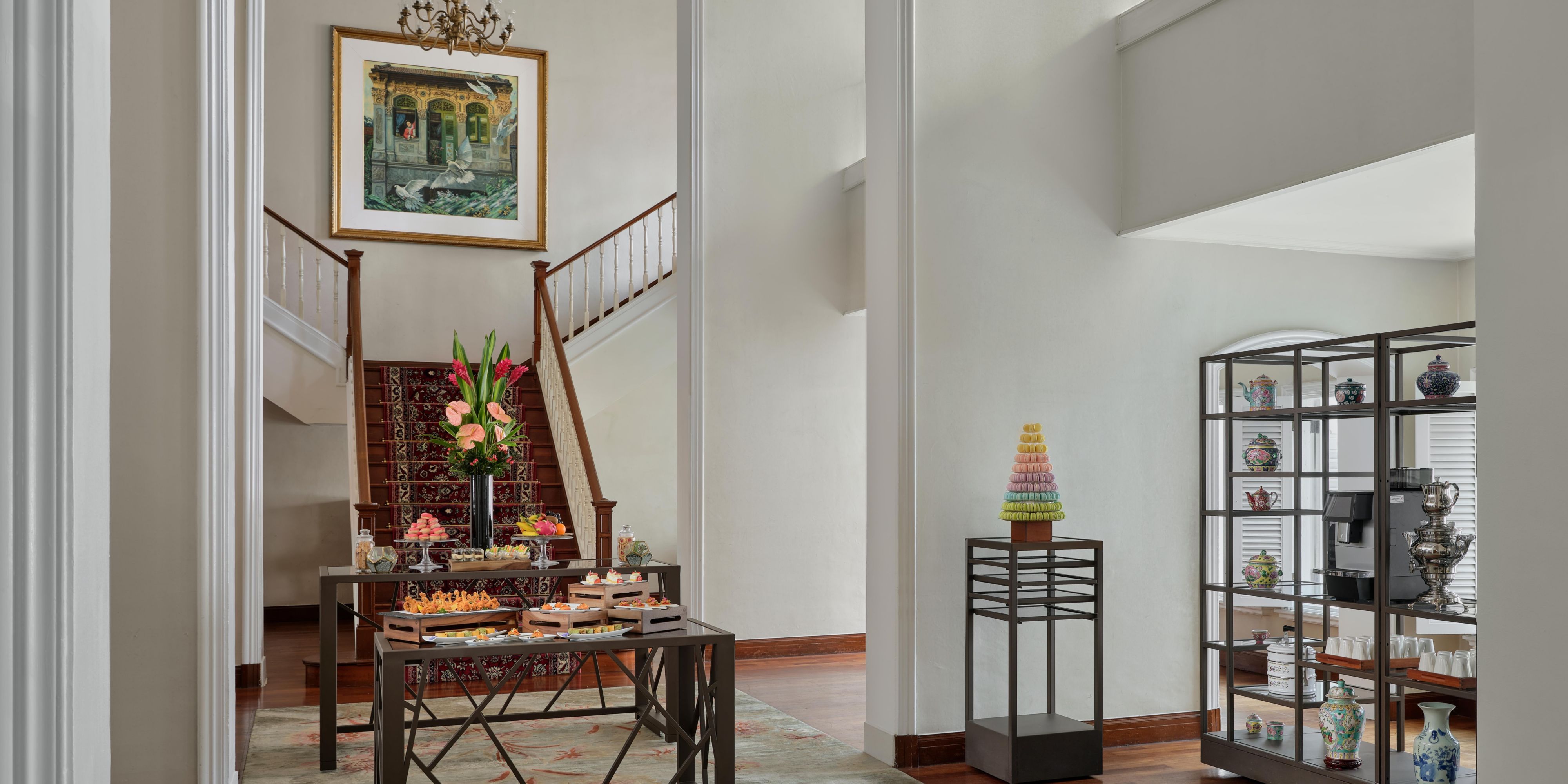 Host your Singapore meeting or event in our elegantly appointed venues with high ceilings and natural lighting. Choose from 11 venues and over 1,000 sqm of flexible space for up to 500 guests, including the pillarless Grand Ballroom and the exclusive Presidential Suite. We turn meetings into masterpieces and events into treasured moments.