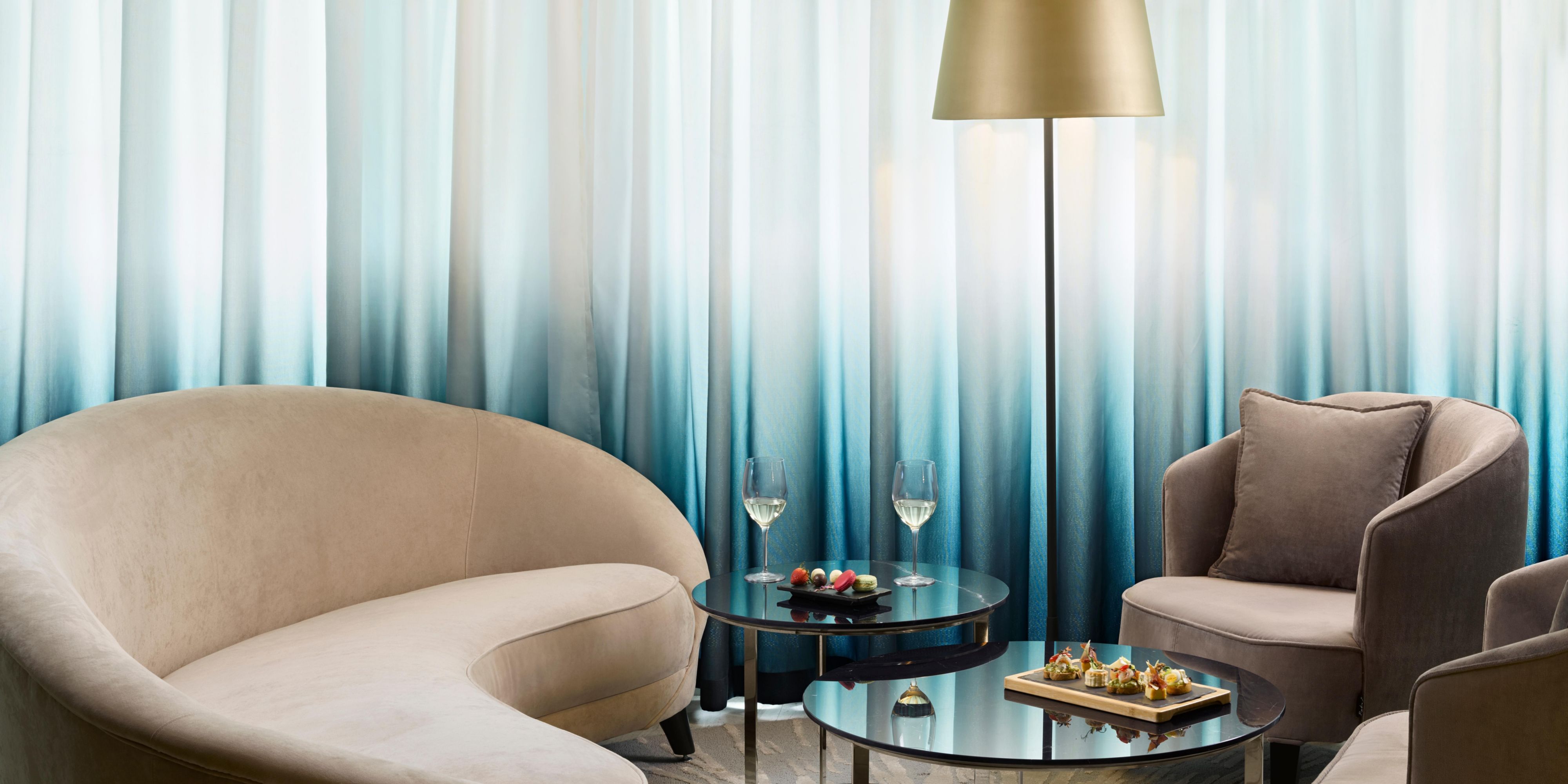 Club InterContinental Lounge offers sophistication and comfort