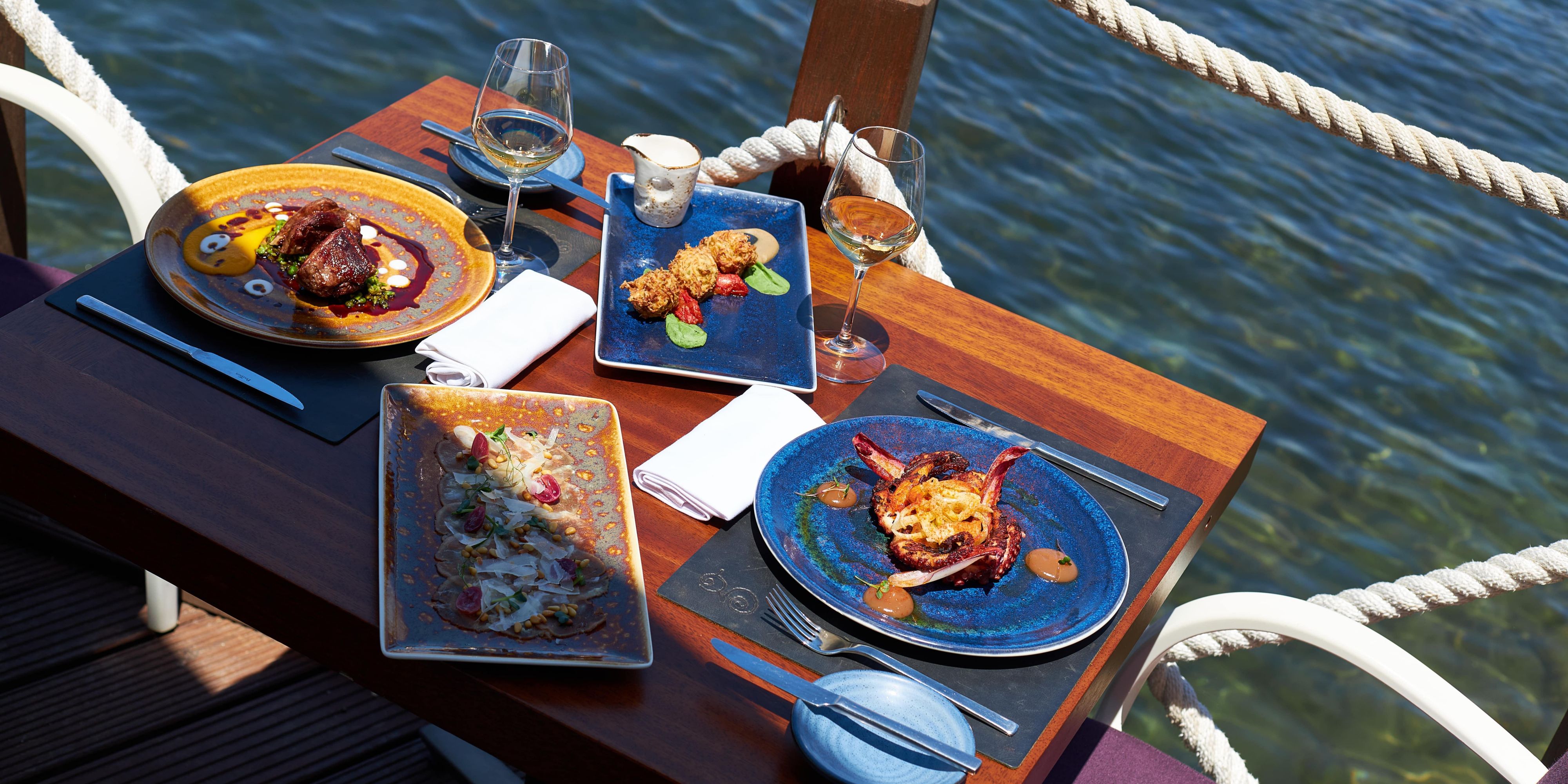 Get mesmerized by the fine dining experience at the water's edge at the award-winning Paranga restaurant. 