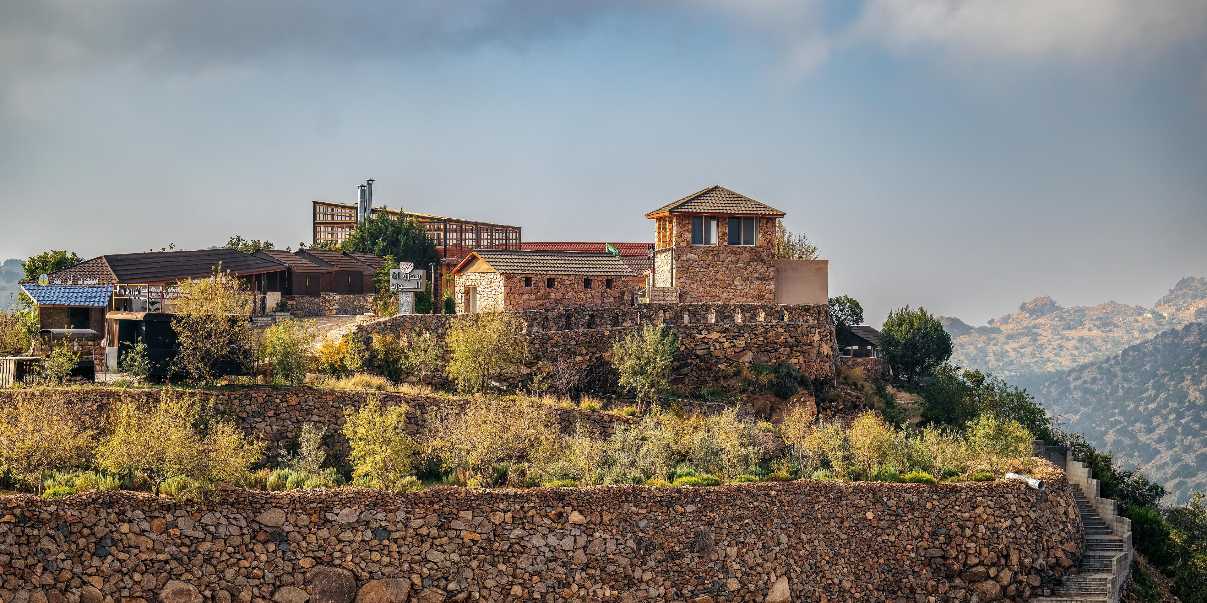 Start your morning with a sumptuous breakfast at Hawazen, then explore Shubra Palace and the cool peaks of Al-Shafa. By afternoon, savor Taif’s roses, delight in Khayal’s exquisite flavors, and soar above Al Hada before strolling parks and farms. As evening falls, explore Jouri Mall and Souq Al Balad, ending with local flavors at Mabshoor.