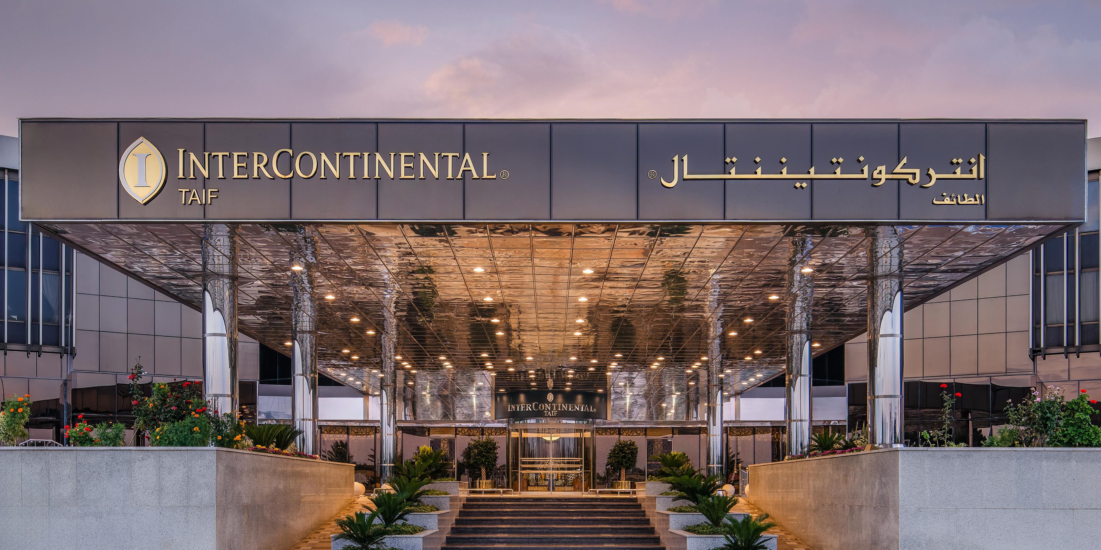 With 10 designated accessible parking spaces on flat terrain conveniently located by the main entrance and clear parking signage, guests enjoy easy arrival. Smooth curb cuts and ramps provide seamless access to the lobby, dining facilities, and all leisure areas. Our lobby restrooms and elevators are fully ADA compliant.