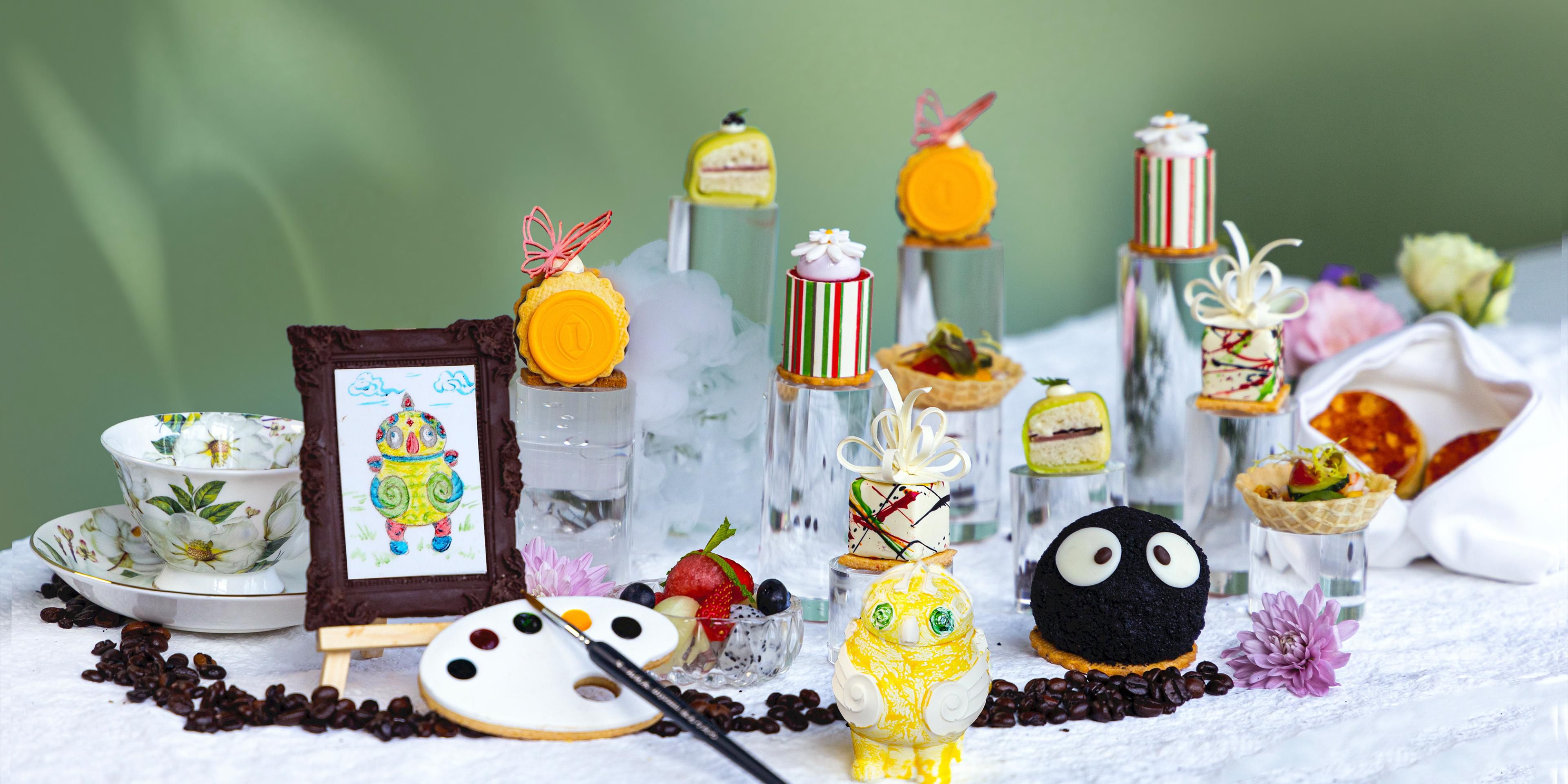 酒店为远道而来的宾客朋友们准备了极具山西特色，且情绪价值拉满的下午茶时光。其中，『煤』烦恼小蛋糕造型酷似小煤球，好吃又好玩；山西博物馆“青铜枭卣”秒变巧克力神兽；打卡太原字样的慕斯蛋糕；山西古建积木冰箱贴盲盒，享受下午茶甜品的同时，体验拼搭快乐，包装上还有山西方言教学，完成后可作为特色伴手礼，赠与家人好友！