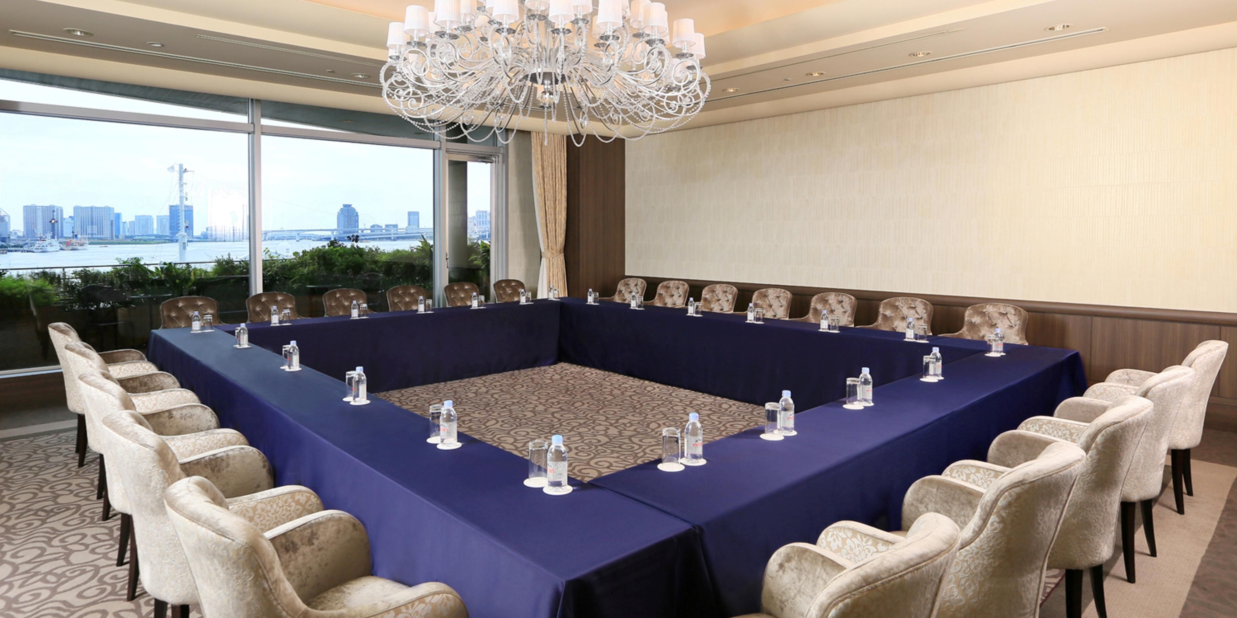 Directly connected to the station, InterContinental Tokyo Bay offers ideal spaces for meetings and seminars. From board meetings to training programs, we support every occasion. Receptions and stays can be arranged smoothly. With quality refreshments, we ensure a productive setting.
Rate: From ¥11,000 per person (Half-day plan)