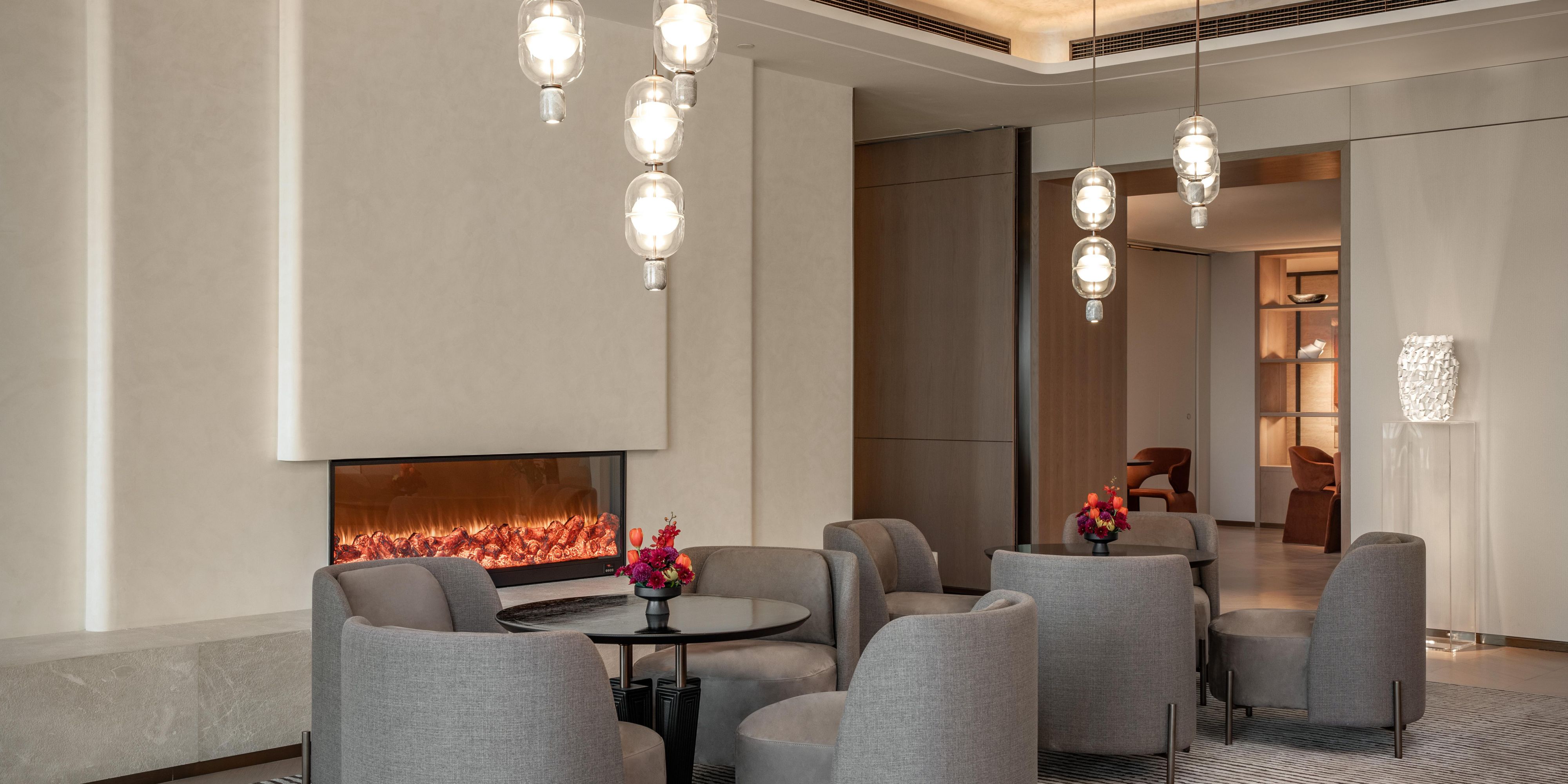 Club Floor Lounge