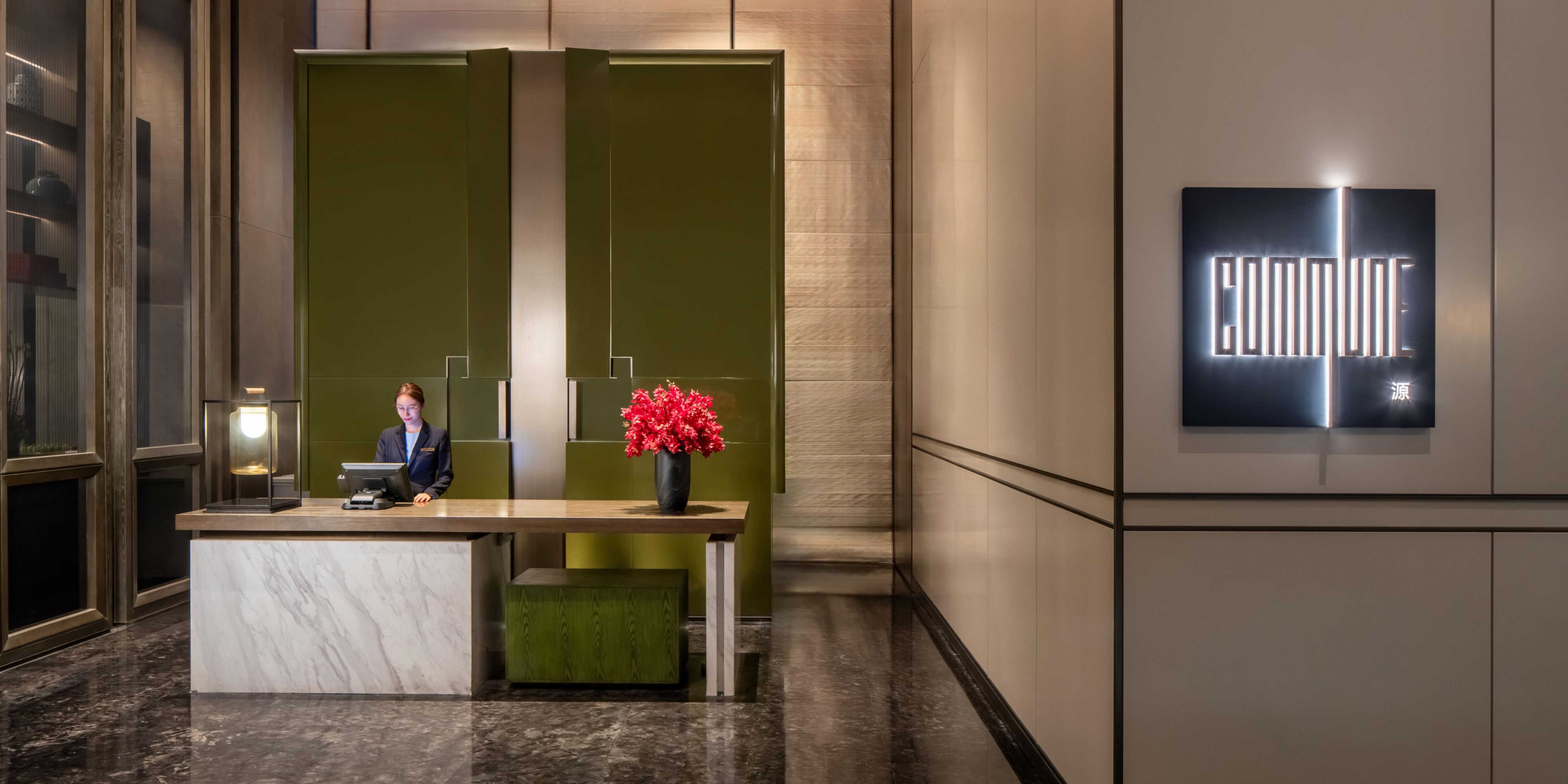 The hotel brings together Chinese and Western food, features the famous Xi'an delicacies and offers a variety of drinks and fine wines. We offer 2 different style dining venues along with a relaxing bar, making the hotel a trendy choice for guests looking to enjoy food and socializing in the city.