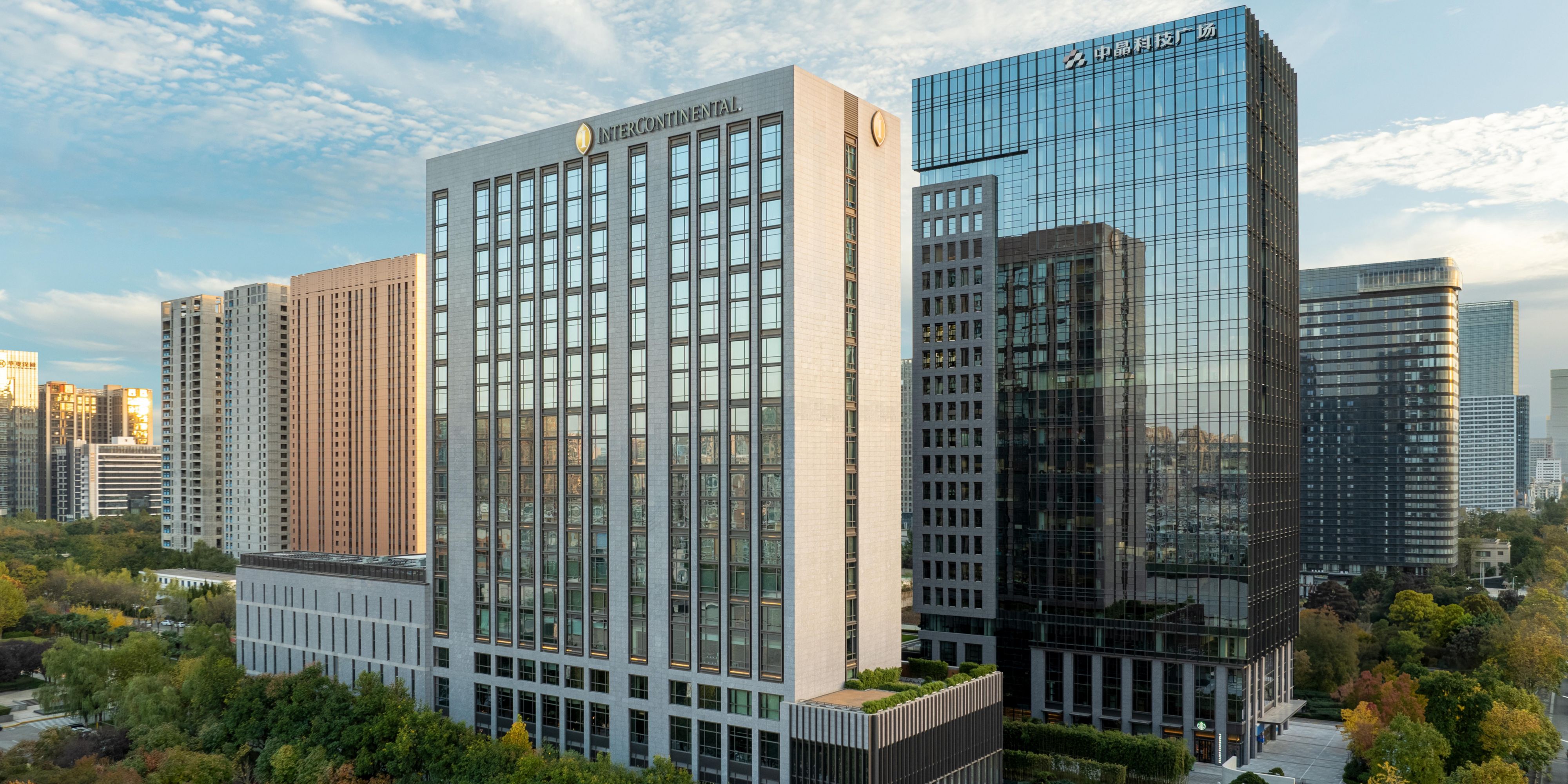 The hotel's architectural design is inspired by "Oriental gardens, essence of Tang style," blending traditional Chinese and modern Western aesthetics. The Chinese garden "sits north and faces south" as its symmetrical central axis yields a quiet space, rich in privacy.