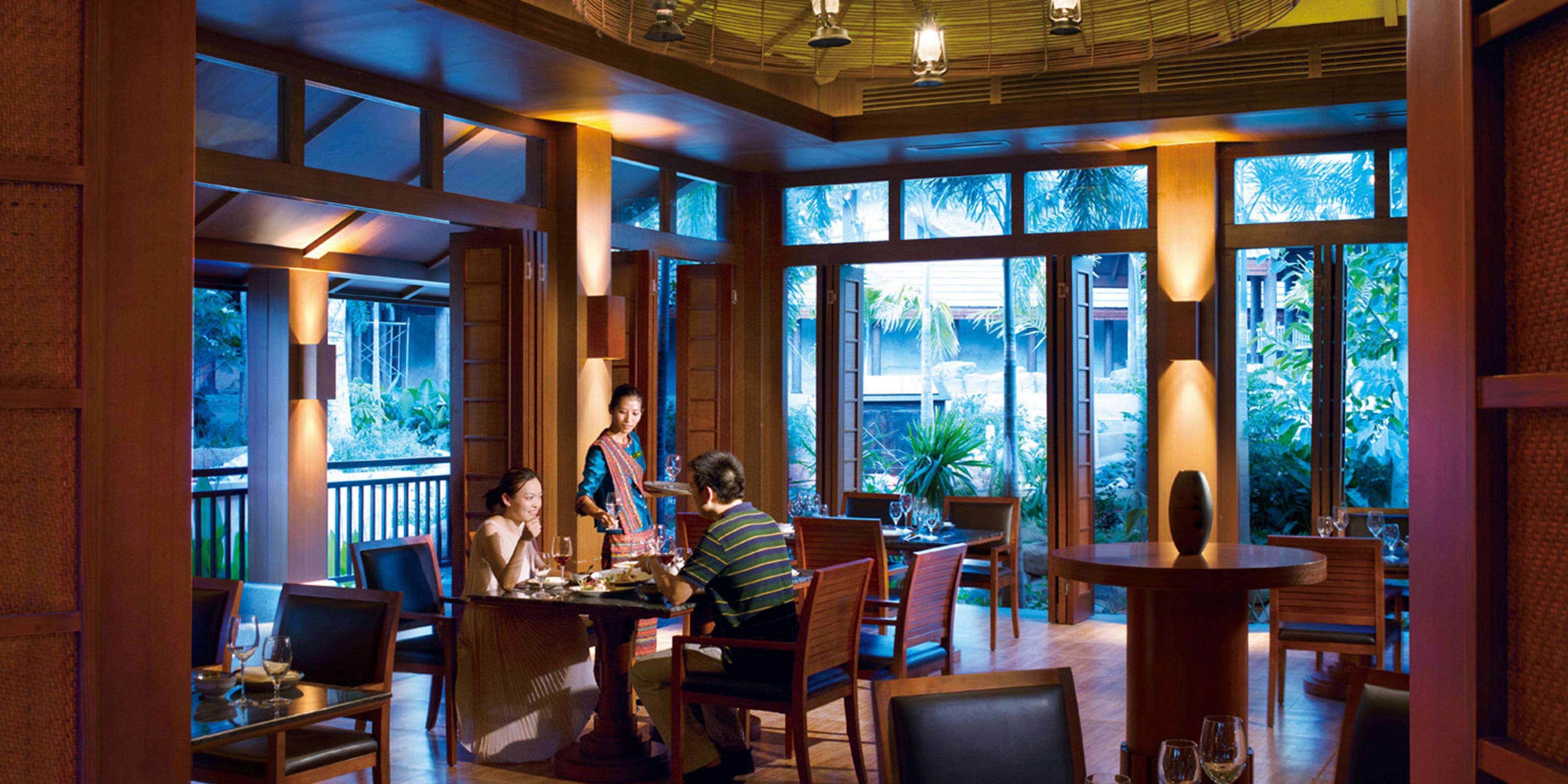 The specialty restaurant Lotus Thai Restaurant and Padma Dai Restaurant offer seasonal cuisine cooked to its perfection with authentic local Dai style.
