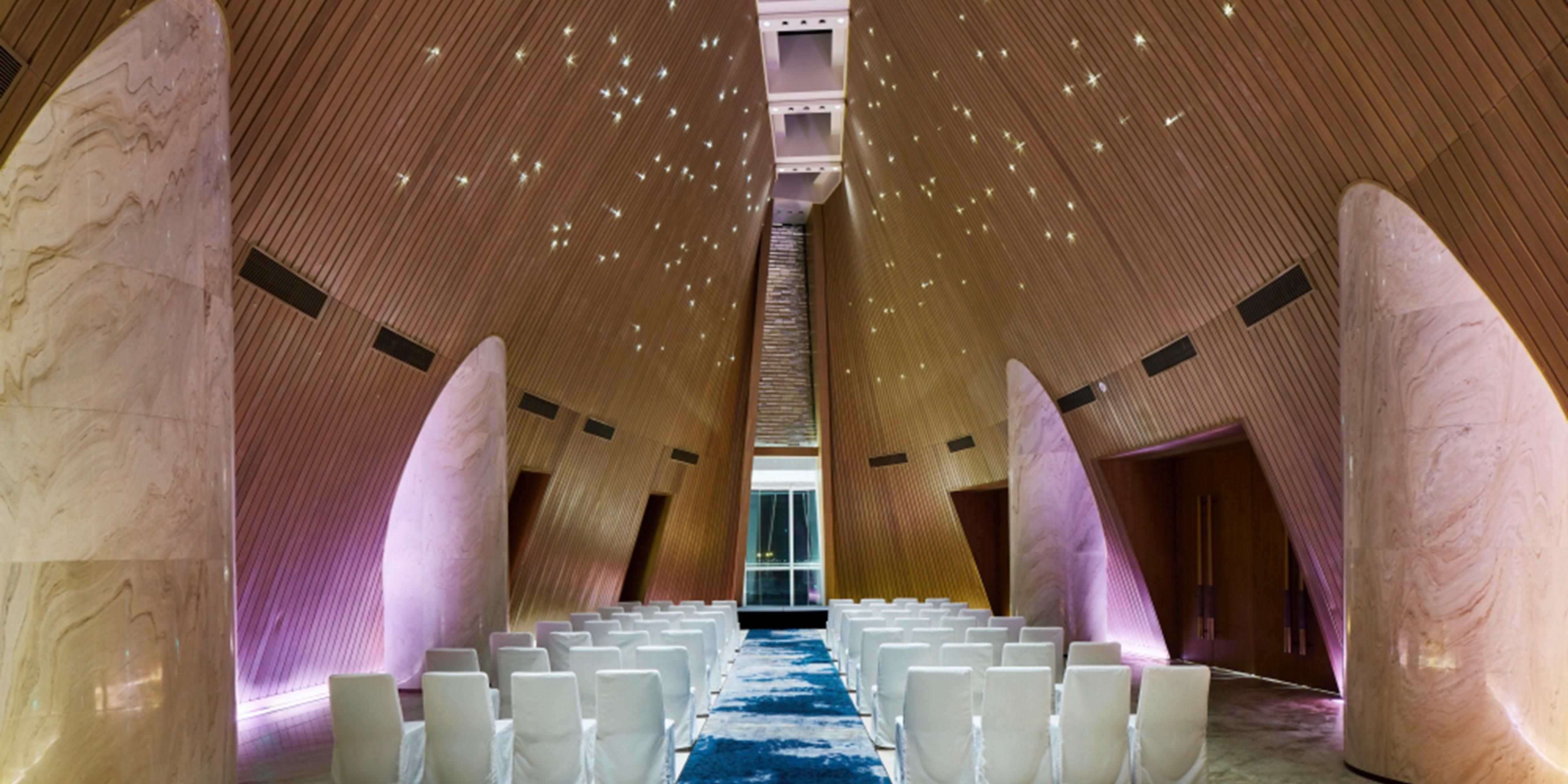 FOREVER WEDDING CHAPEL is a unique romantic wedding hall of hotel, with an area of 232 square meters, using a design of arched dreamy lighting ceiling to record the love of lovers. Whether hosting a western-style or traditional Chinese wedding reception, FOREVER WEDDING CHAPEL is a perfect location.
