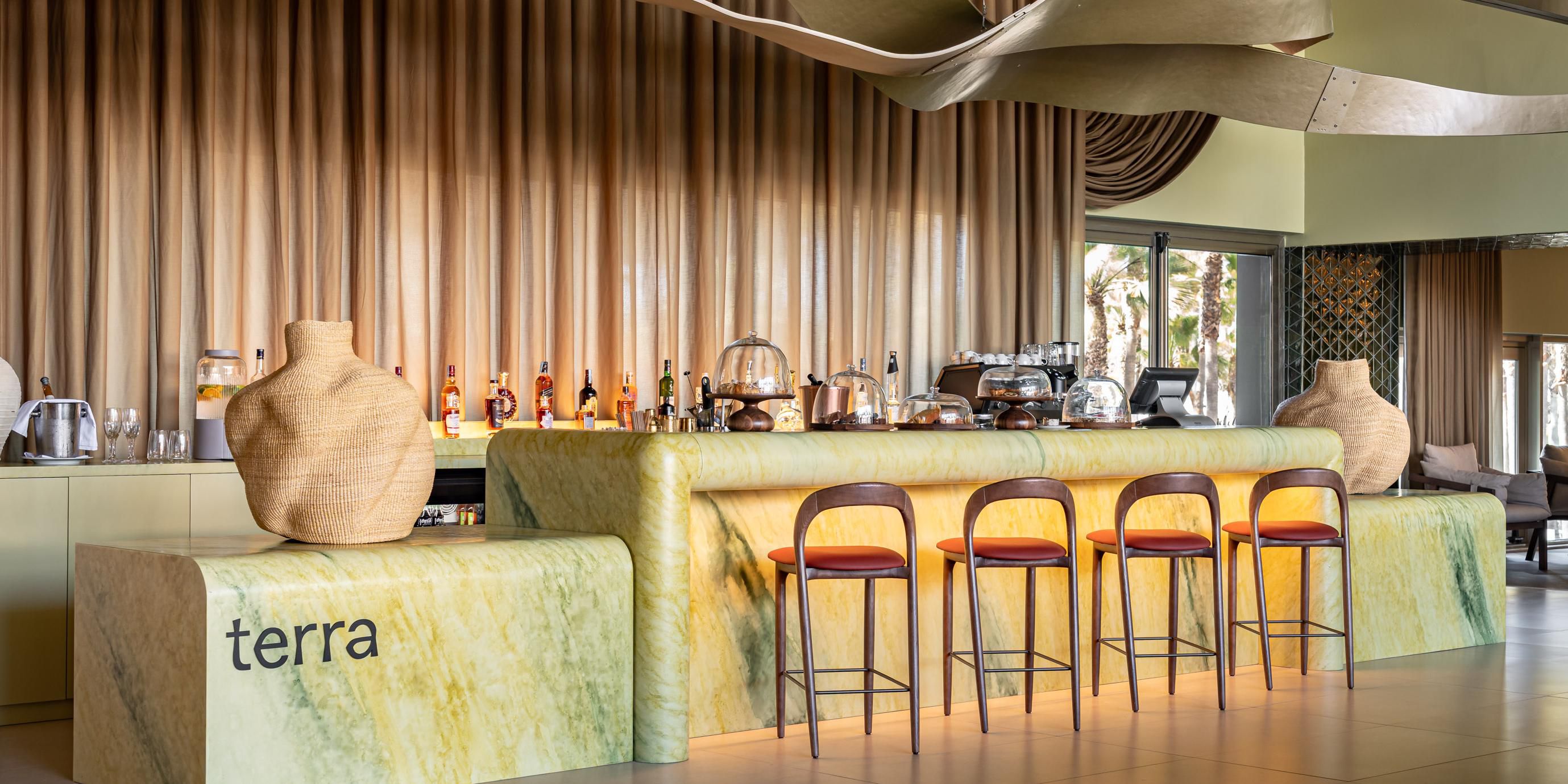 Terra Lobby Bar offers a sensory journey with artisanal products, barista-made coffee, local pastries, Portuguese wines, and gourmet grab-and-go options. A welcoming space that celebrates the authentic flavors of the region.