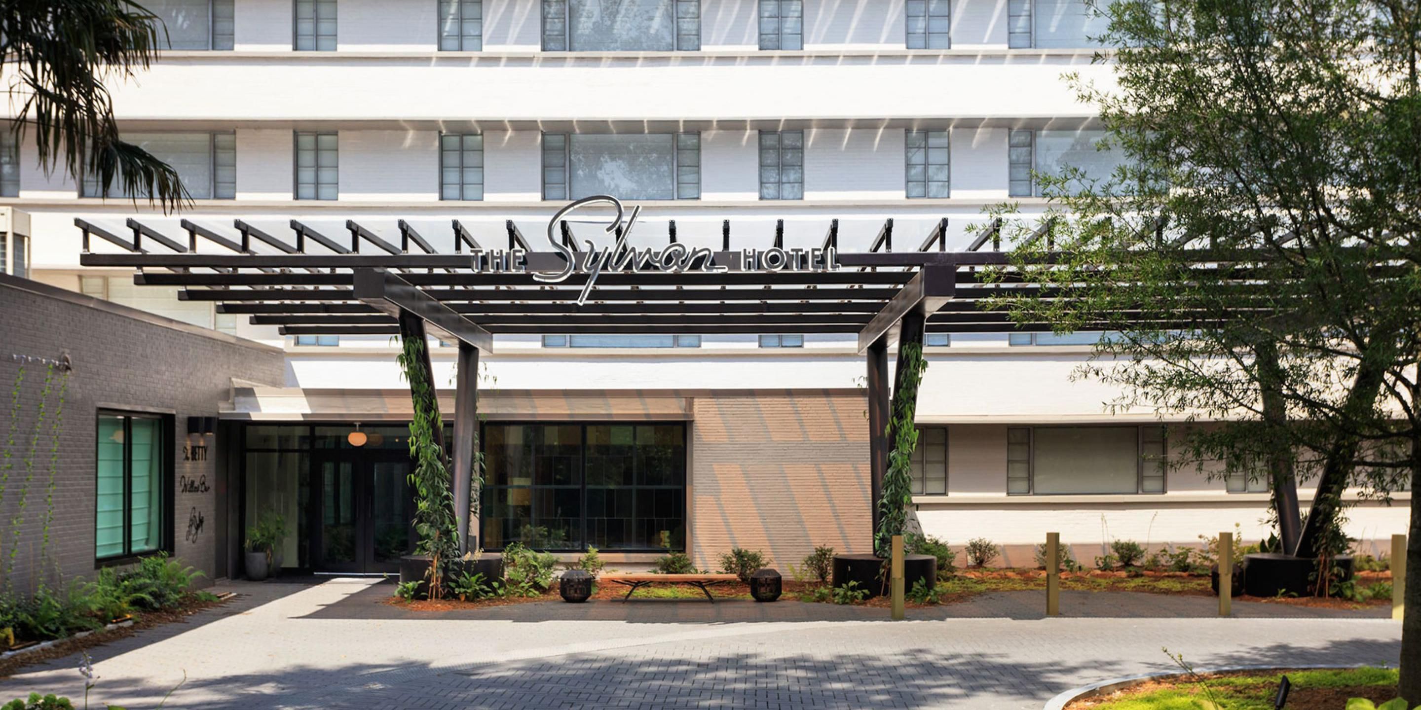 The Kimpton Sylvan Hotel is located near major entertainment studios, making it the ideal spot for your production teams & cast to meet, celebrate, & get inspired. For early call times & late nights, we have you covered with fresh-brewed coffee and reliable wake-up calls; room service; cocktails at St. Julep; meals at The Betty; and valet parking.