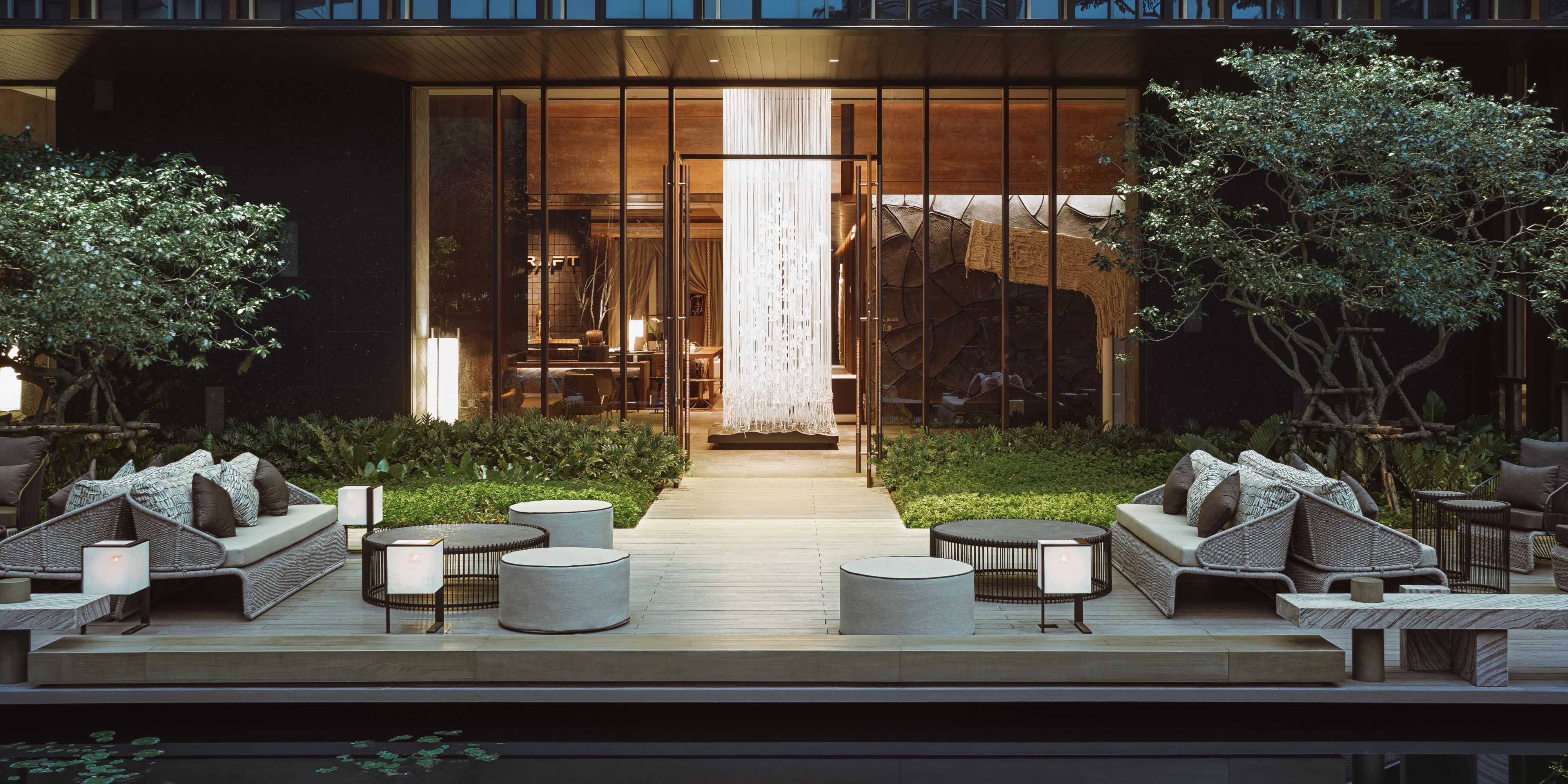 $hotelInfo.mediaDetails.welcomePhotos.primaryPhoto.caption}