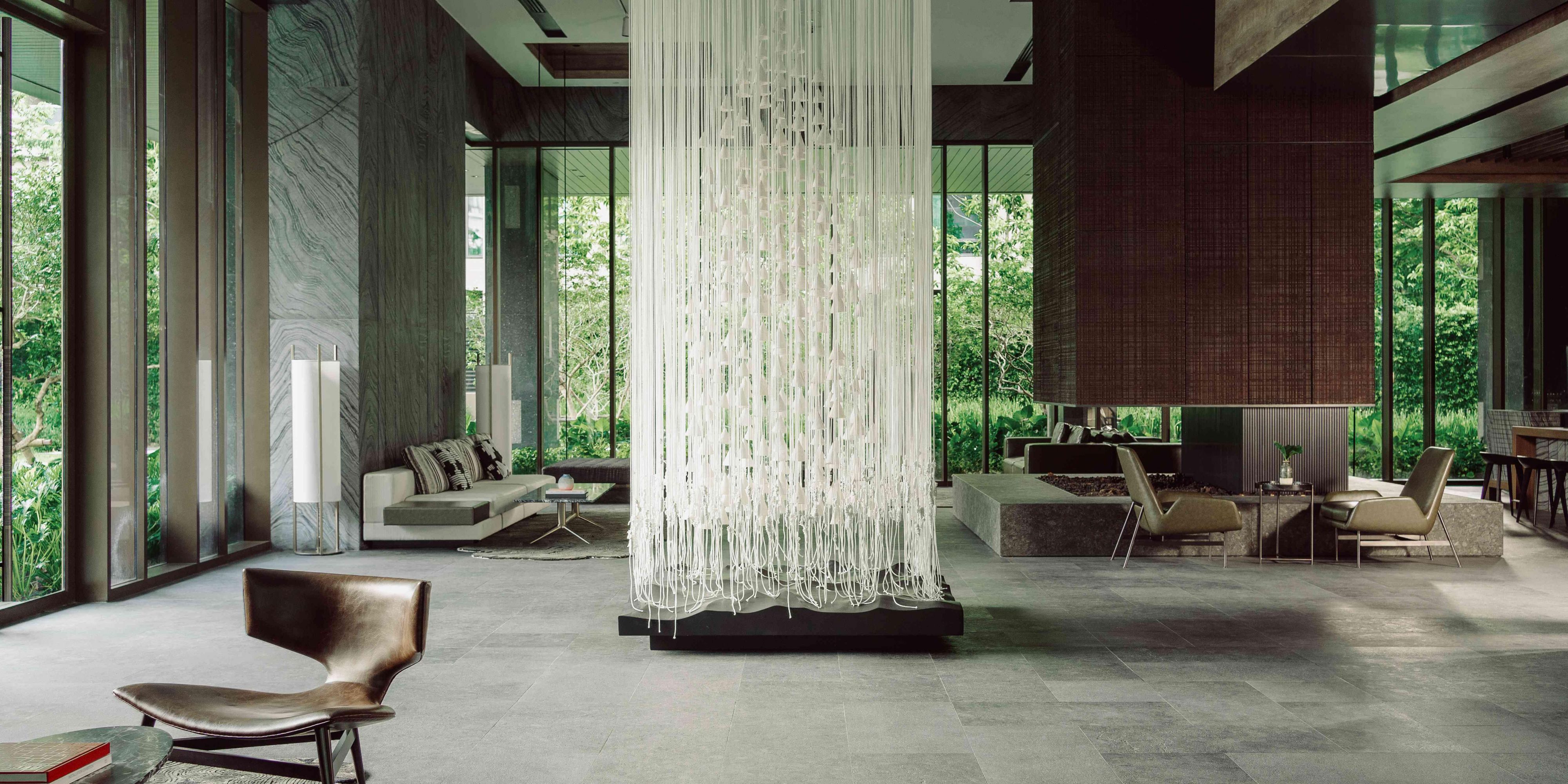 Bangkok’s authentic spirit thrives in the contemporary luxury of our hotel’s distinctive design. Blending modern, linear architecture with organic materials and traditional Thai artisanship, we showcase the local culture amidst a tapestry of textures and visual delights. 