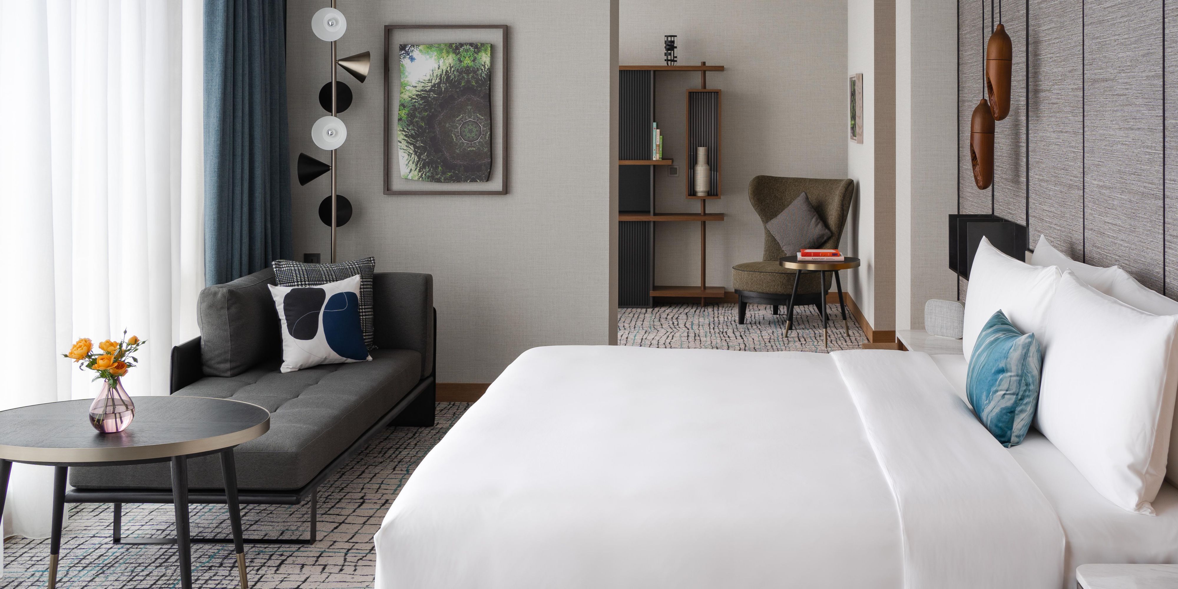 Bring your pet for a tail-wagging good time with Kimpton Pets programme. Our motto is: Happy Pets, No Regrets! Whether your friend is furry, feathery, or scaly, we provide everything from pet menus to special amenities, and even pet sitter services to ensure you and your pet have a comfortable Kimpton experience.