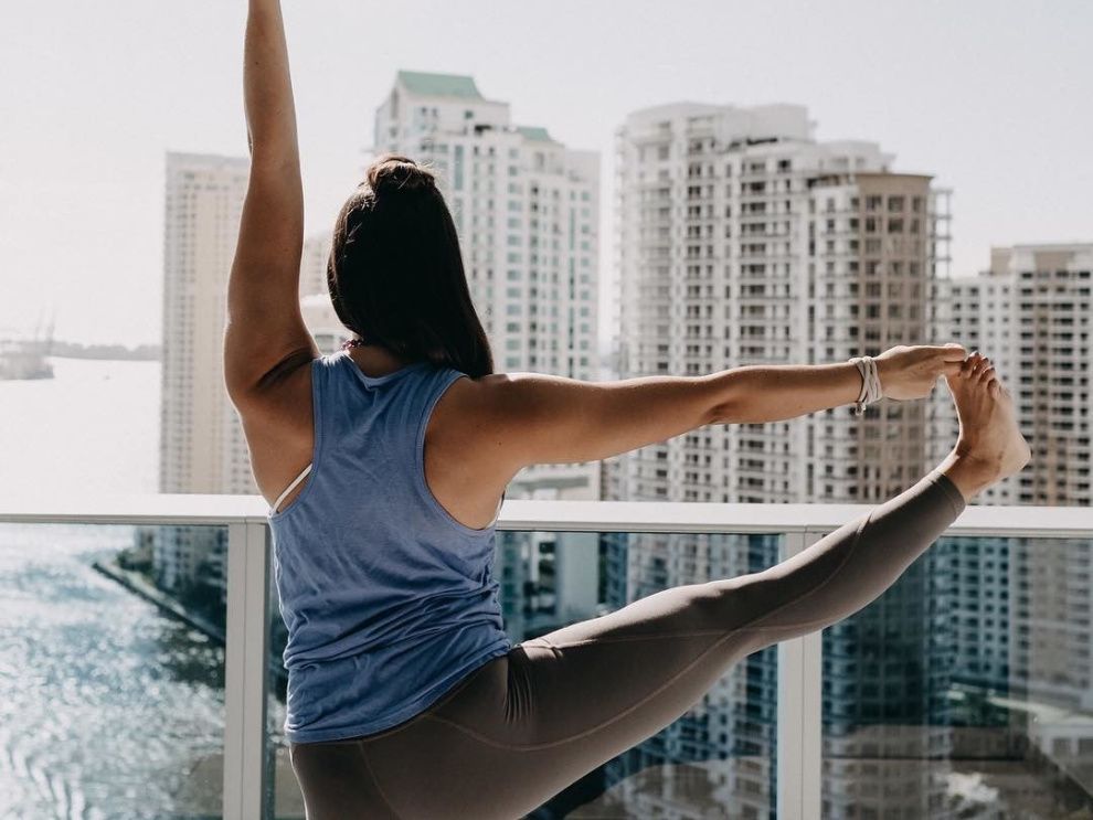 正在做瑜伽的女士