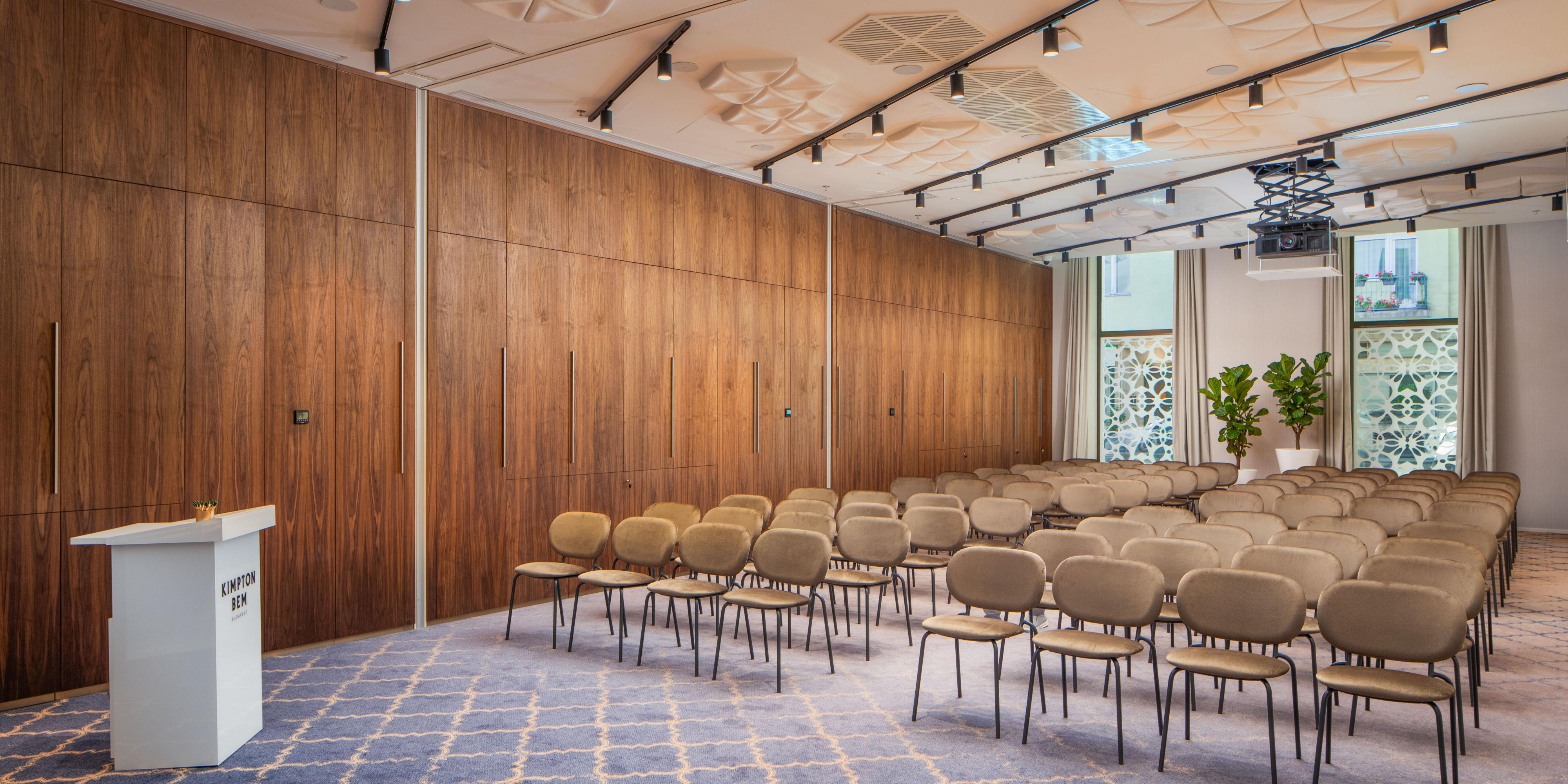 Whether a large meeting for a hundred attendees, an elegant private dinner or a board meeting, we offer a variety of stylish meeting rooms and event spaces to remember.