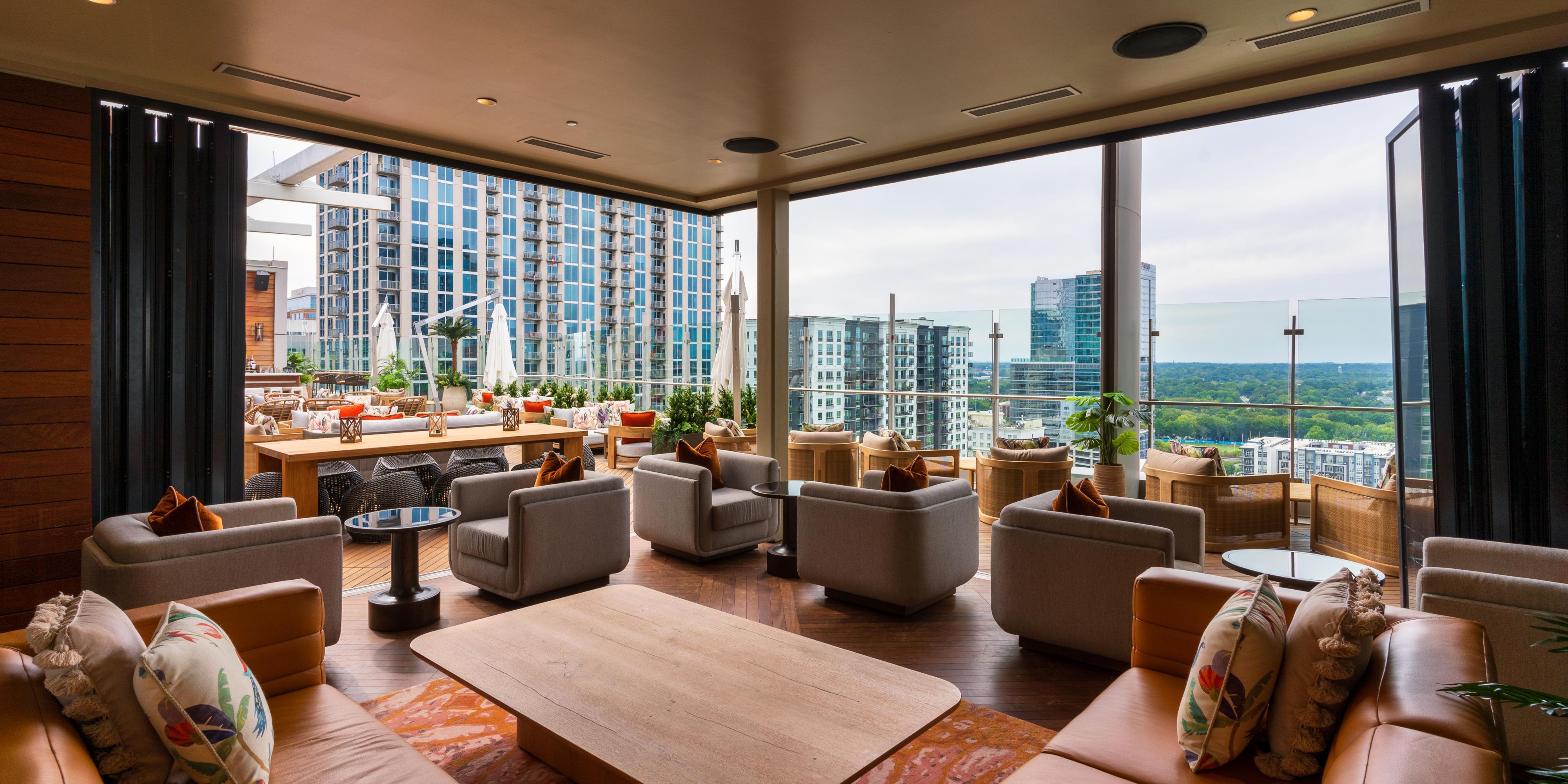 Merchant & Trade is a vibrant oasis. Sleek & sexy furniture, lush foliage & soft lighting entice guests to loosen their ties, let down their hair & take a moment to breathe easy. The social scene heats up on the 19th floor with curated music, expertly crafted cocktails & thoughtful and shareable bar snacks from our full kitchen.