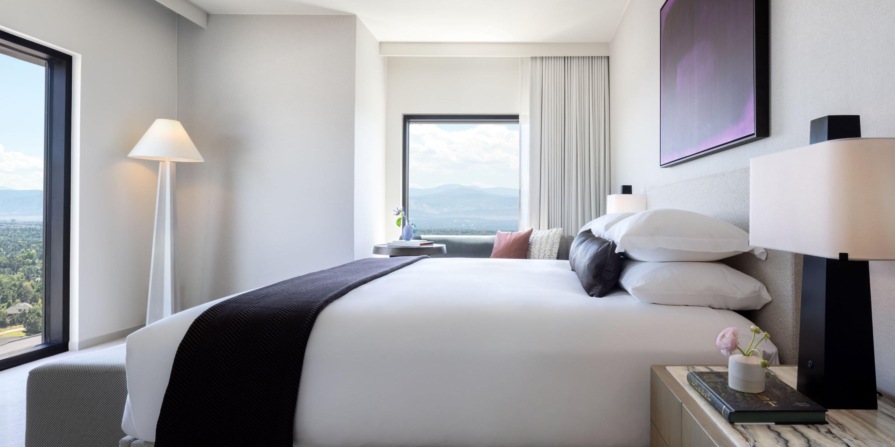 $hotelInfo.mediaDetails.welcomePhotos.primaryPhoto.caption}