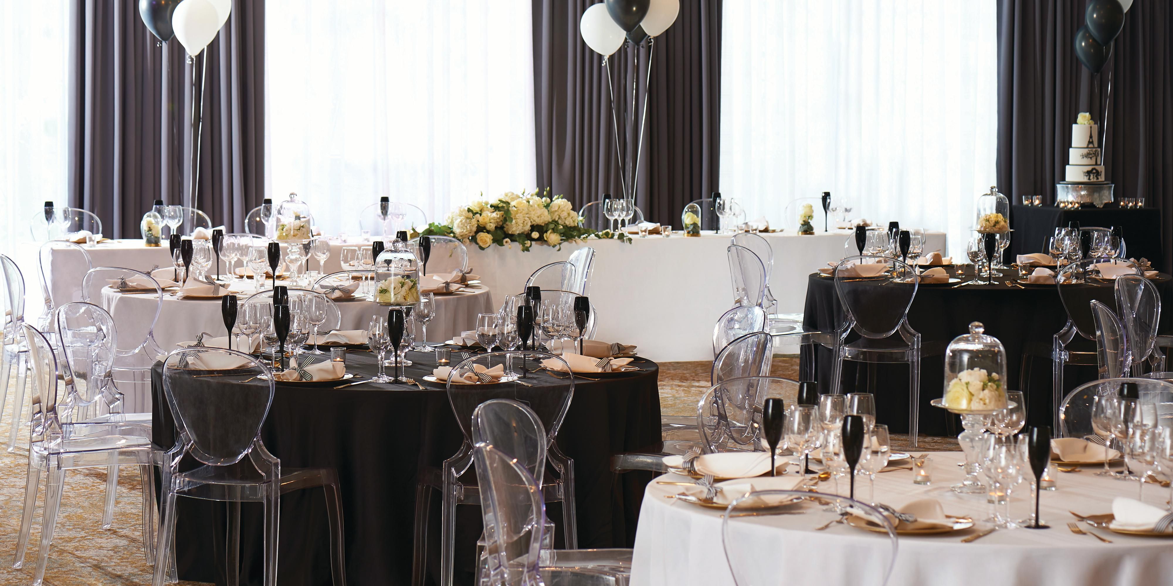 Say "I do" in the most celebratory way possible at Kimpton Charlotte Square Hotel. Whether you’re looking to party the night away with 350 friends in The Gallery or prefer the idea of a small, outdoor gathering in Charlotte Square across the street, all of our options offer something unique.