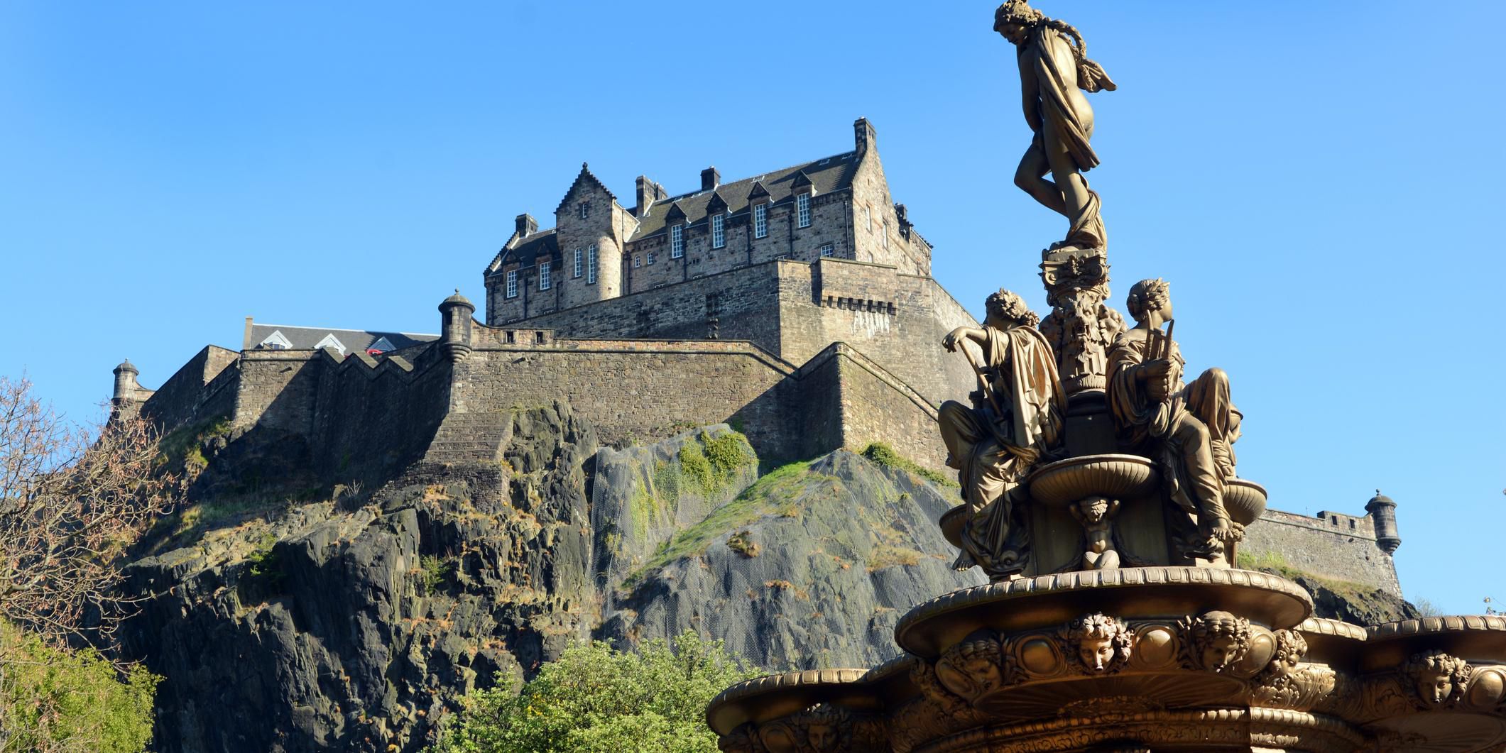 Overlooking one of Edinburgh's finest private gardens in the chic New Town, Kimpton Charlotte Square offers a perfect base for exploring the city's history and vibrant culture, just a stone's throw from the enchanting Old Town and the dynamic St James Quarter. Stay amidst trendy cocktail bars, lively restaurants, and exclusive boutiques.