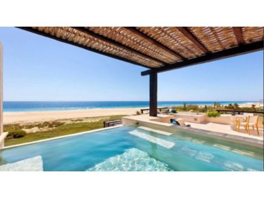 可俯瞰海滩的露台和私人泳池