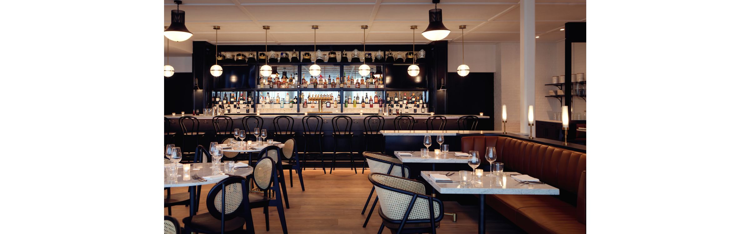 Restaurant dining room with full bar