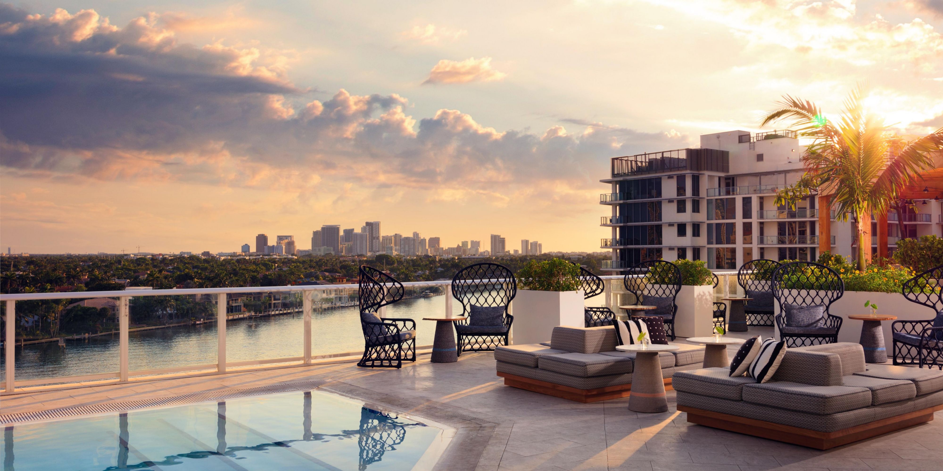 $hotelInfo.mediaDetails.welcomePhotos.primaryPhoto.caption}