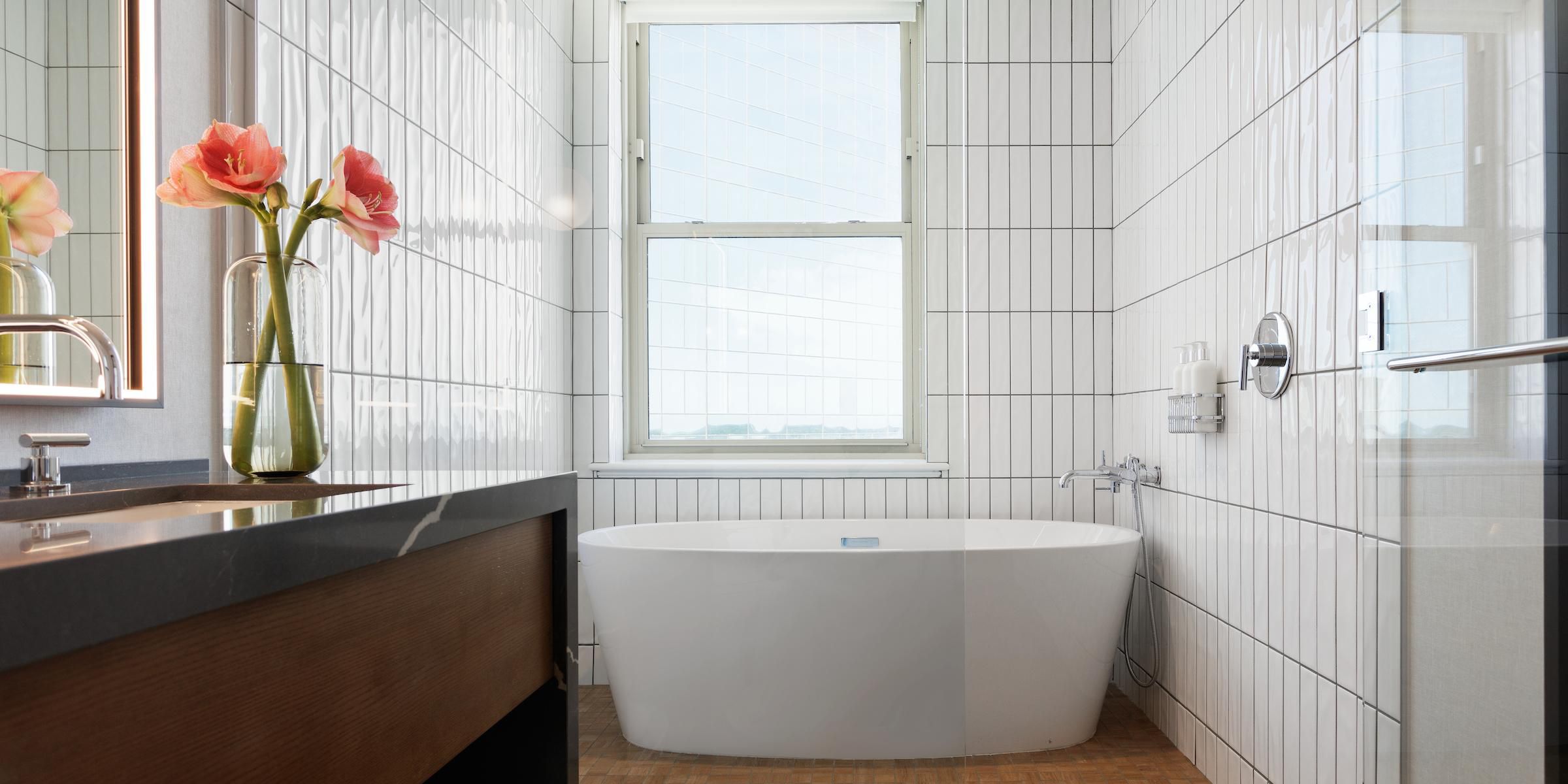 Whatever your mood, there’s a well- appointed room for it at The Harper. Stretch out in our spacious suites, which range from sumptuous studios to sprawling presidential- style digs. Whether you’re hankering for a well-stocked wet bar or a spa-like soaking tub, we’ve got just the amenities just for you.