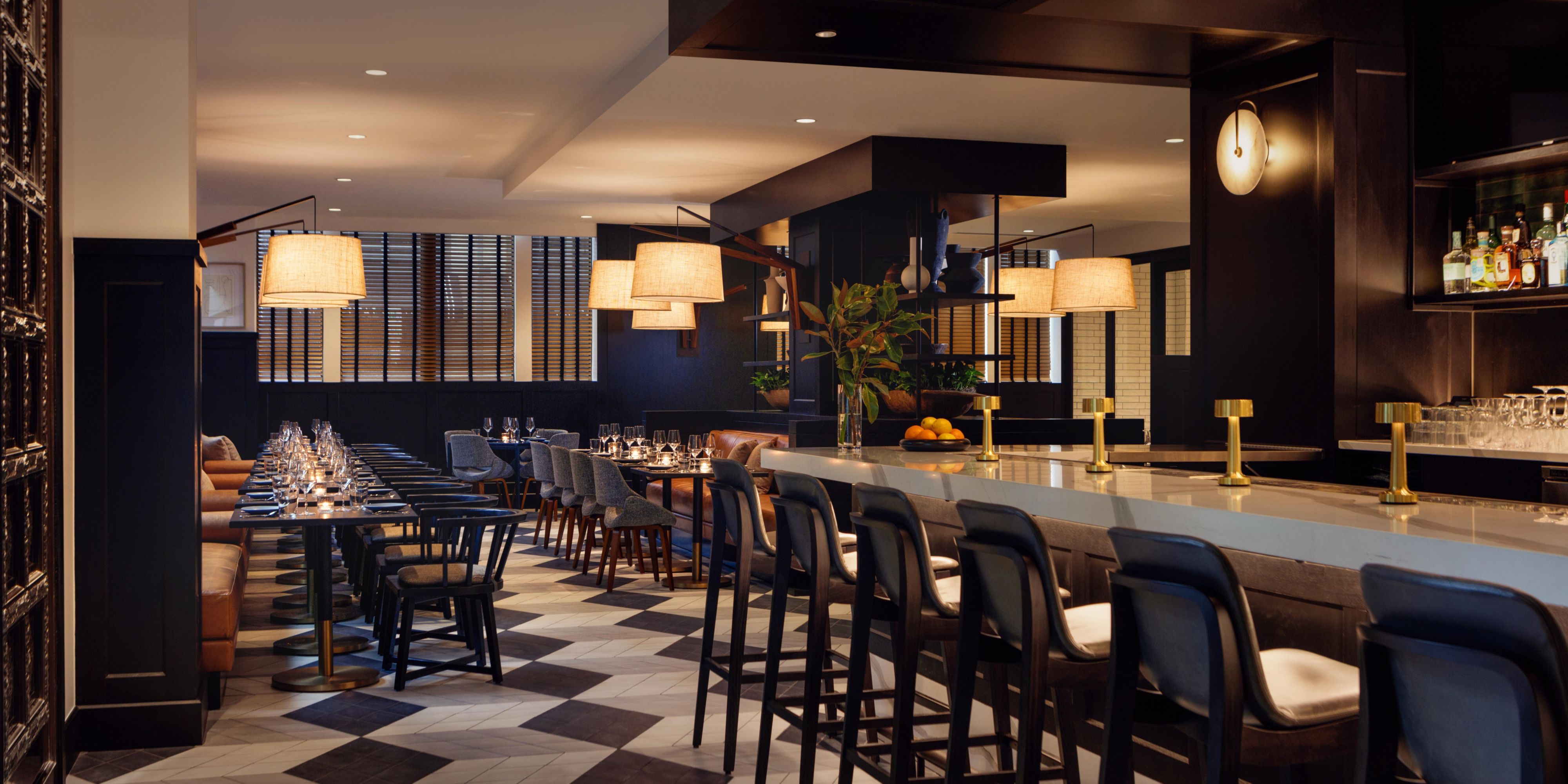Classic Italian fare comes alive at Il Modo—Italian for “The Way”—our bustling ground-floor restaurant. The kitchen’s modern sensibility lends a vibrant edge to family night out and high-powered client dinners alike.