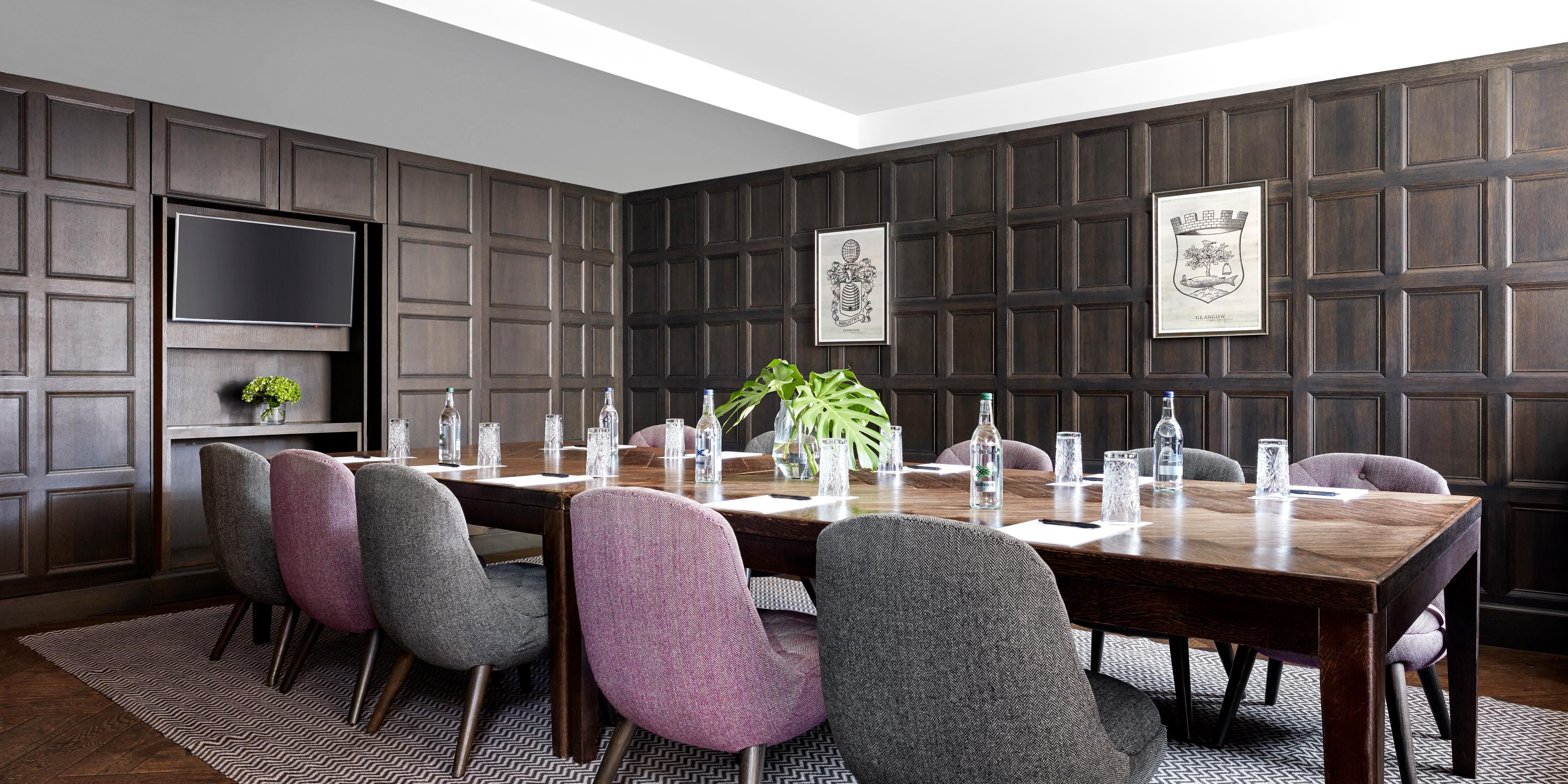 The event suites exude the glamour of a bygone era with rich wood paneling, but you’ll also have all the latest technology and other conveniences of today, plus a view of the verdant Blythswood Square. From rooftop cocktail receptions to movie screenings in the private cinema, the event of your dreams can become a reality.