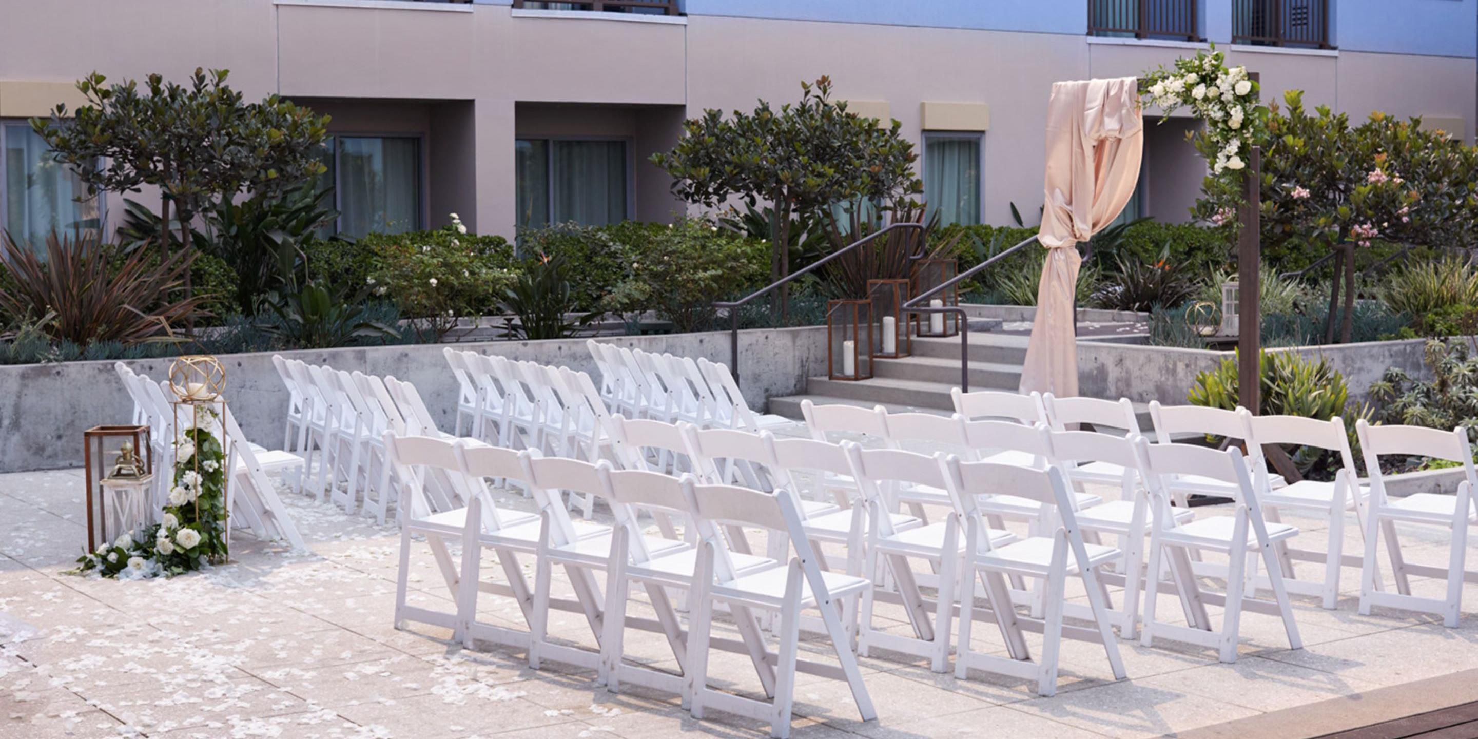 When it comes to your wedding, just one event won’t do — make an entire weekend out of it. With a location in downtown Huntington Beach, just a block from Main Street and within sight of the famous Huntington Beach Pier, the Kimpton Shorebreak Huntington Beach Resort is the perfect headquarters for a full slate of festivities.