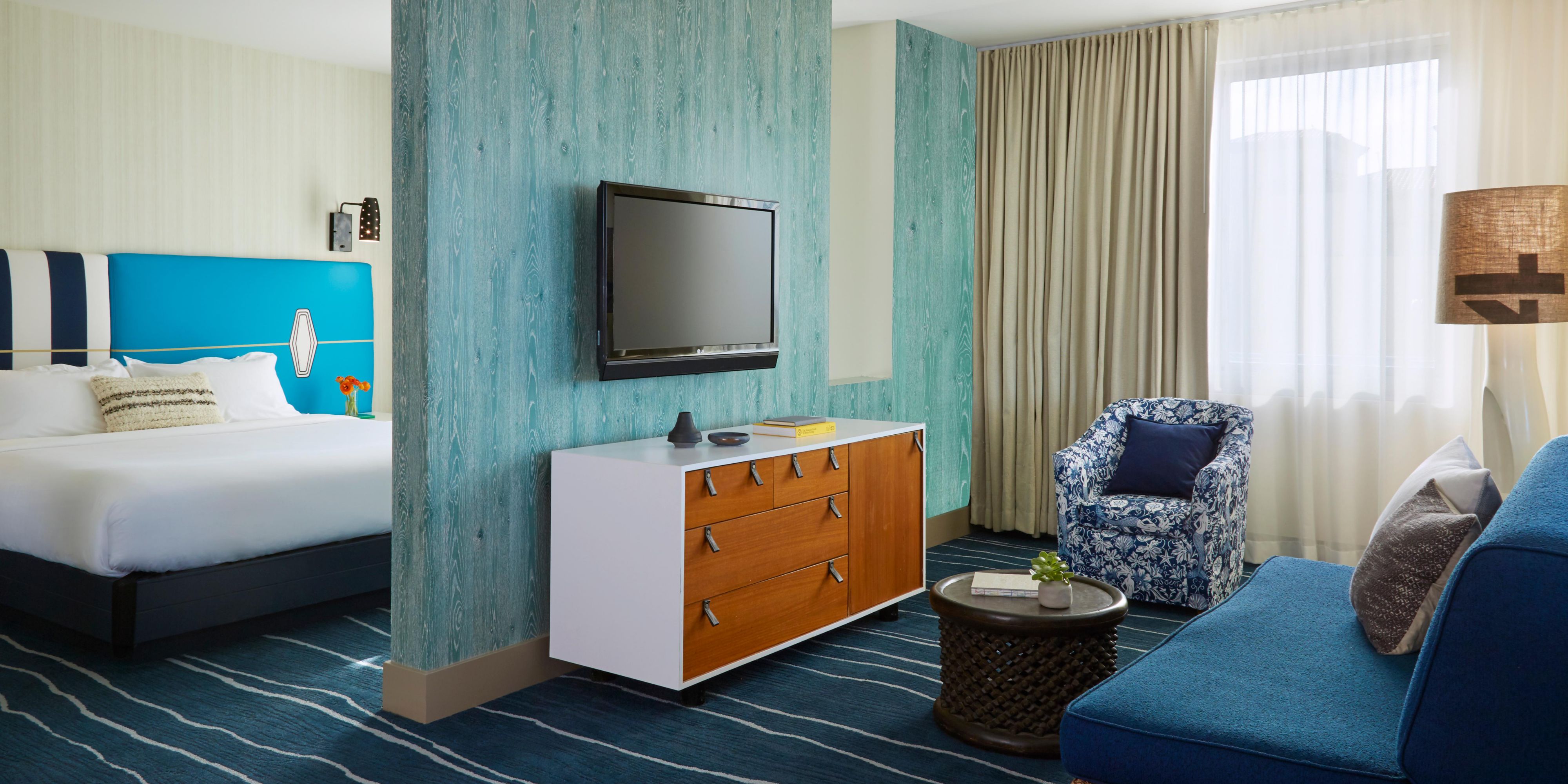 Go big and book one of the best suites in Huntington Beach. All of our Huntington Beach resort suites have private living rooms so you can stay like you own the place. The Oceanfront Two-Bedroom Suite is supremely spacious, and the Pier-view Oceanfront Suite has its own sweeping terrace.