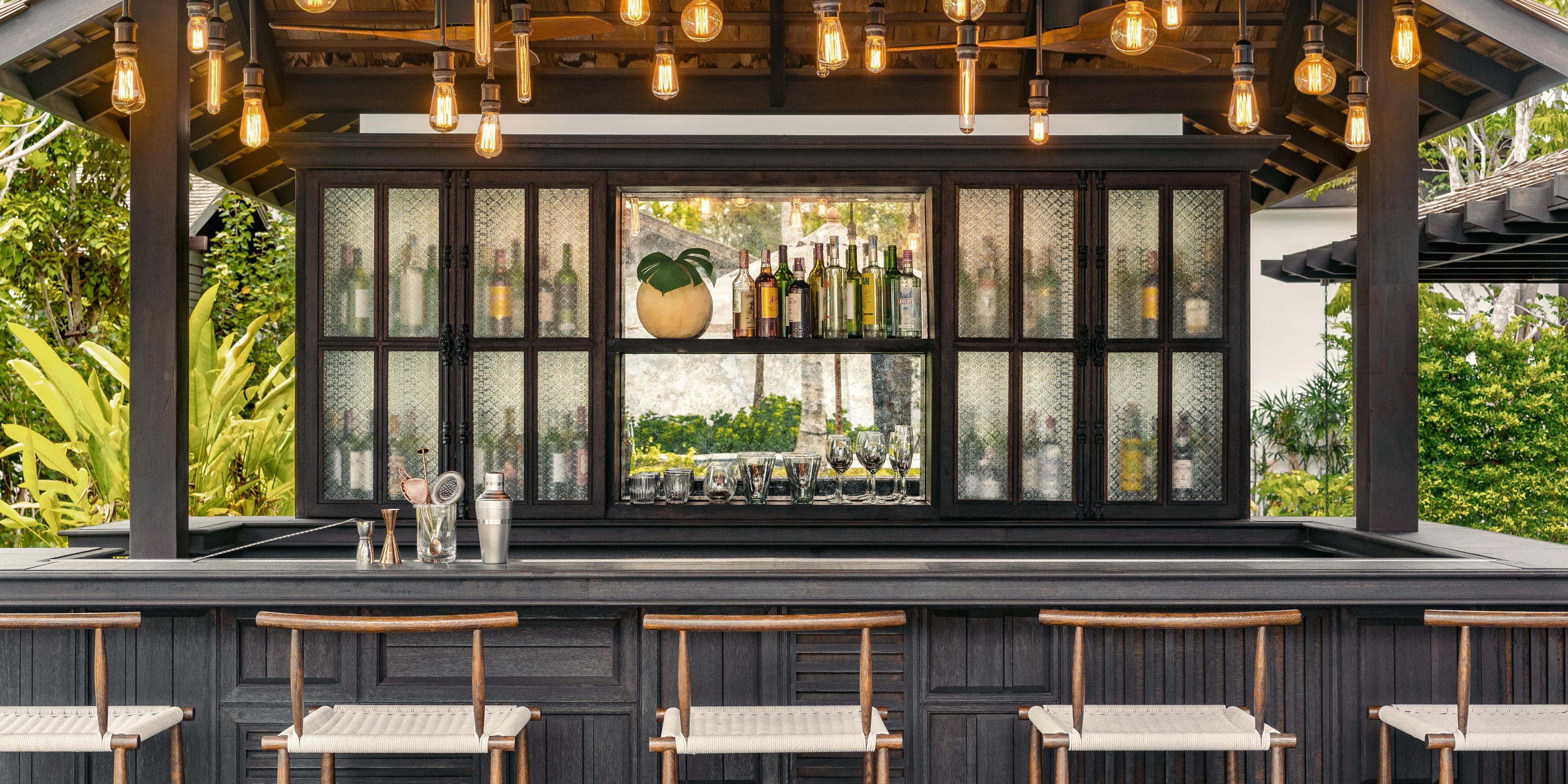 Kimpton Kitalay Samui turns island dining into the epicentre of every visitor’s experience. From the signature FishHouse beachside restaurant, Shades Pool Bar, BoHo Thai Lifestyle Café and Lanai Lobby Bar, the quality drinking and dining experiences are the resort's calling card.