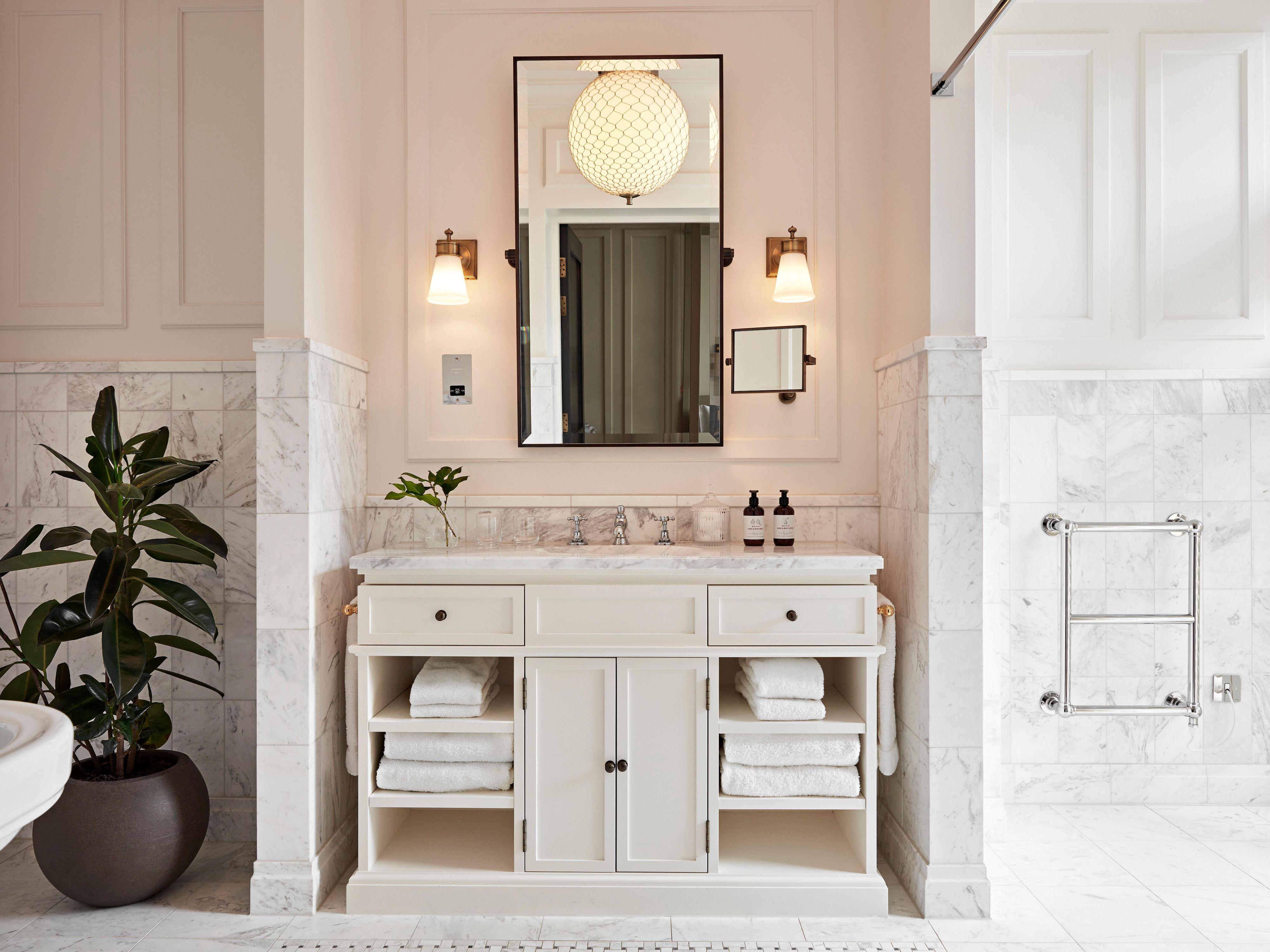 Suite bathroom with roll in shower