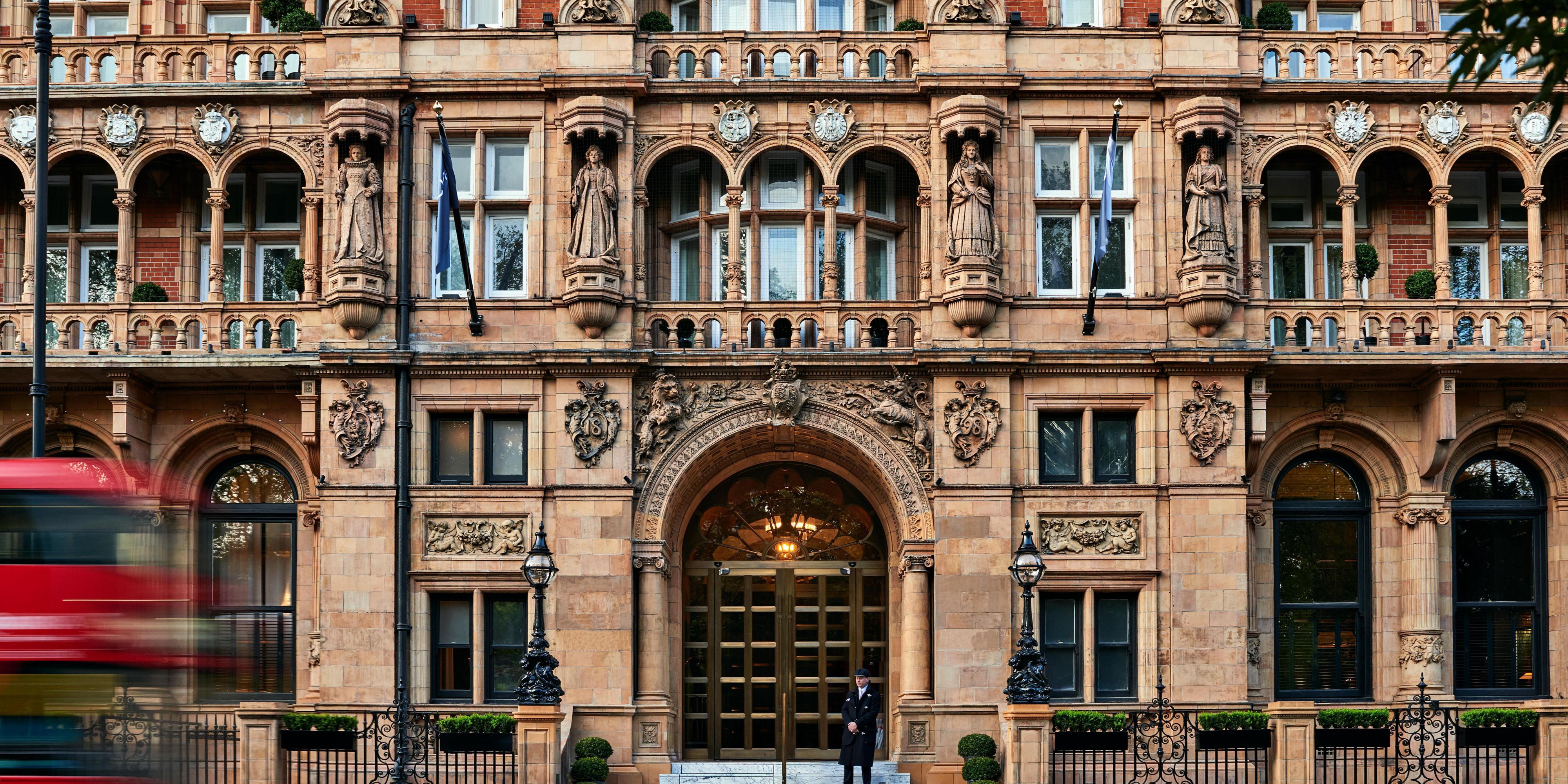 $hotelInfo.mediaDetails.welcomePhotos.primaryPhoto.caption}