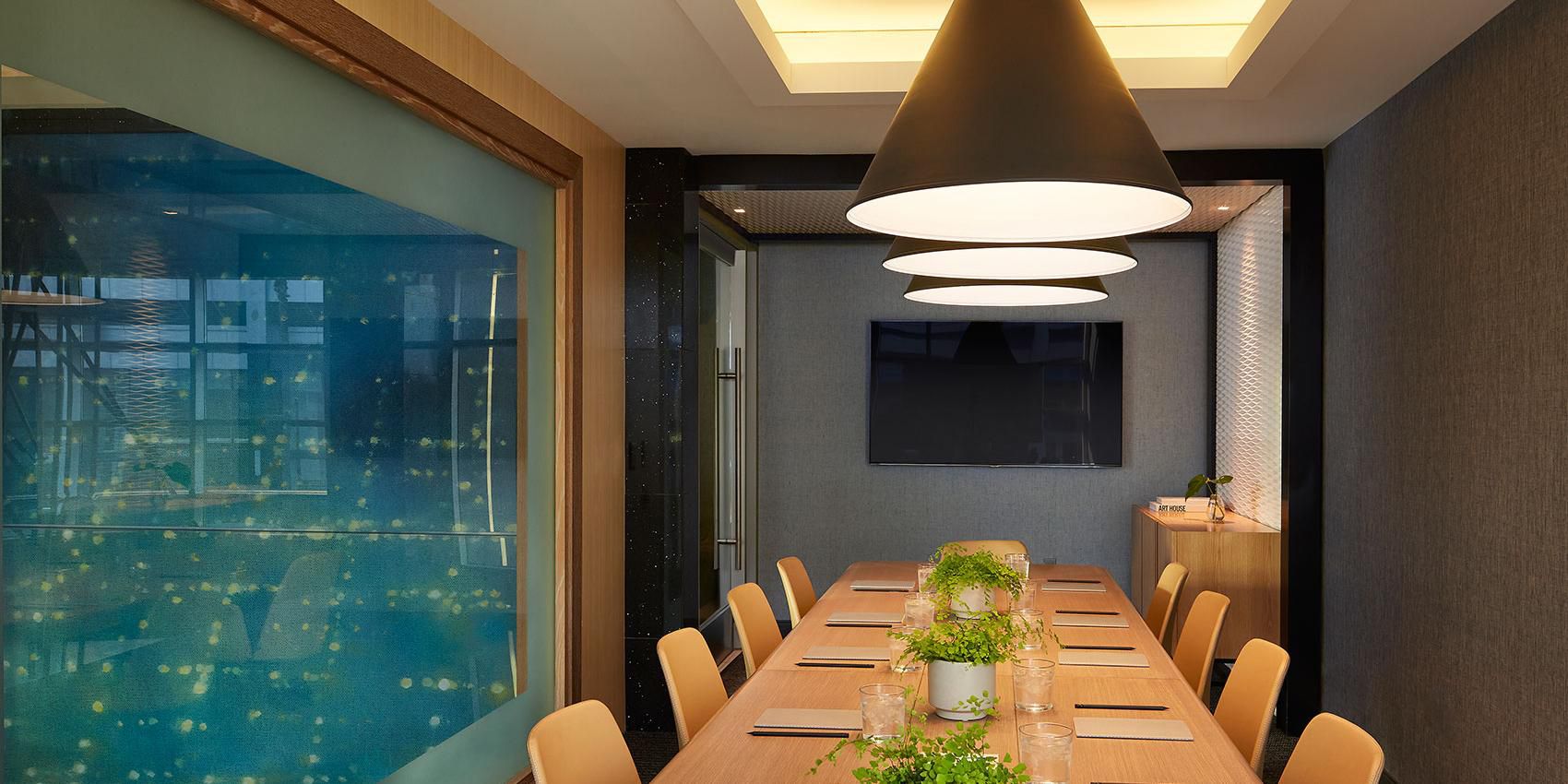 The endless ideas and film projects of Los Angeles are discovered and fine tuned in elite closed door meetings and private settings. Kimpton Hotel Wilshire has the intimate options your team craves to develop and create the next blockbuster or highly downloaded app.