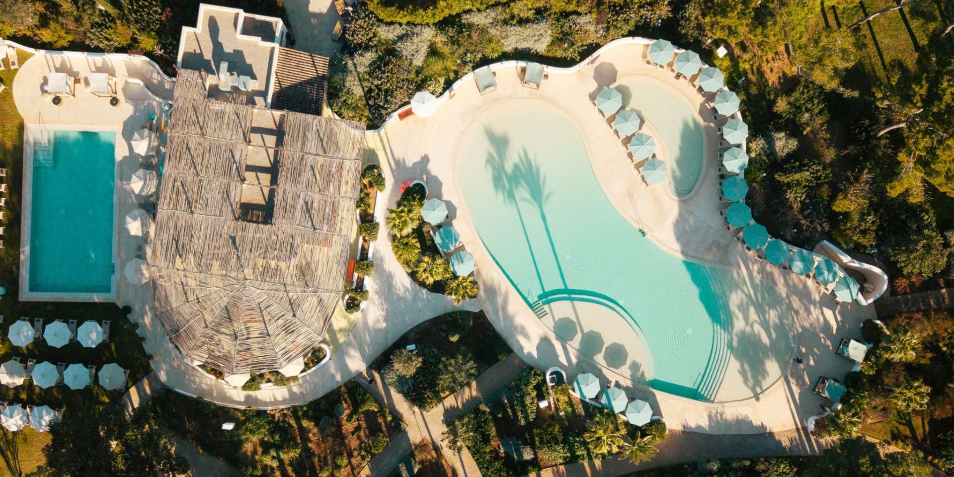 $hotelInfo.mediaDetails.welcomePhotos.primaryPhoto.caption}