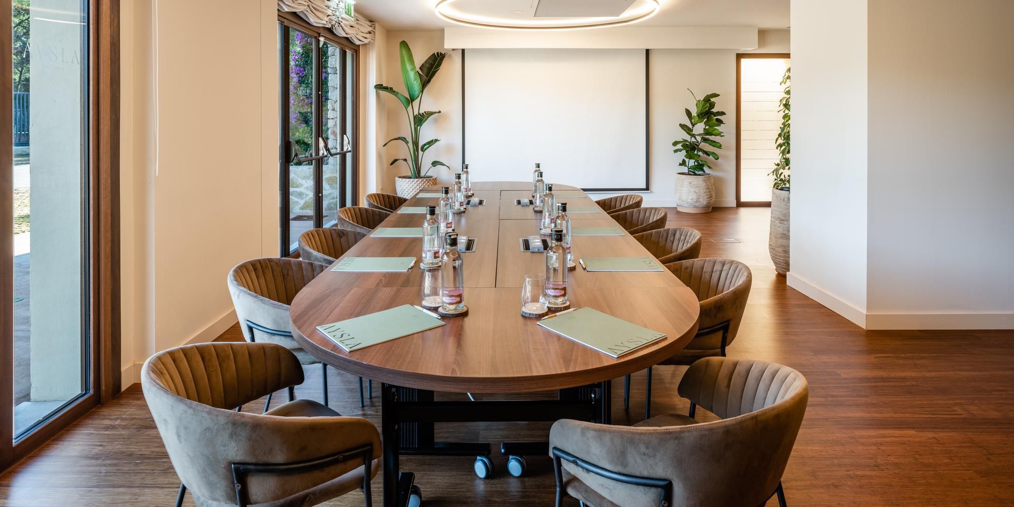 Host your Aysla Mallorca event in our luxury hotel with five flexible meeting rooms, a spacious ballroom for up to 200 guests, and a stunning rooftop terrace. Offering an irresistible blend of Mediterranean flair and Kimpton charisma, we make group gatherings, meetings and events, incentives, and destination weddings extra special. 