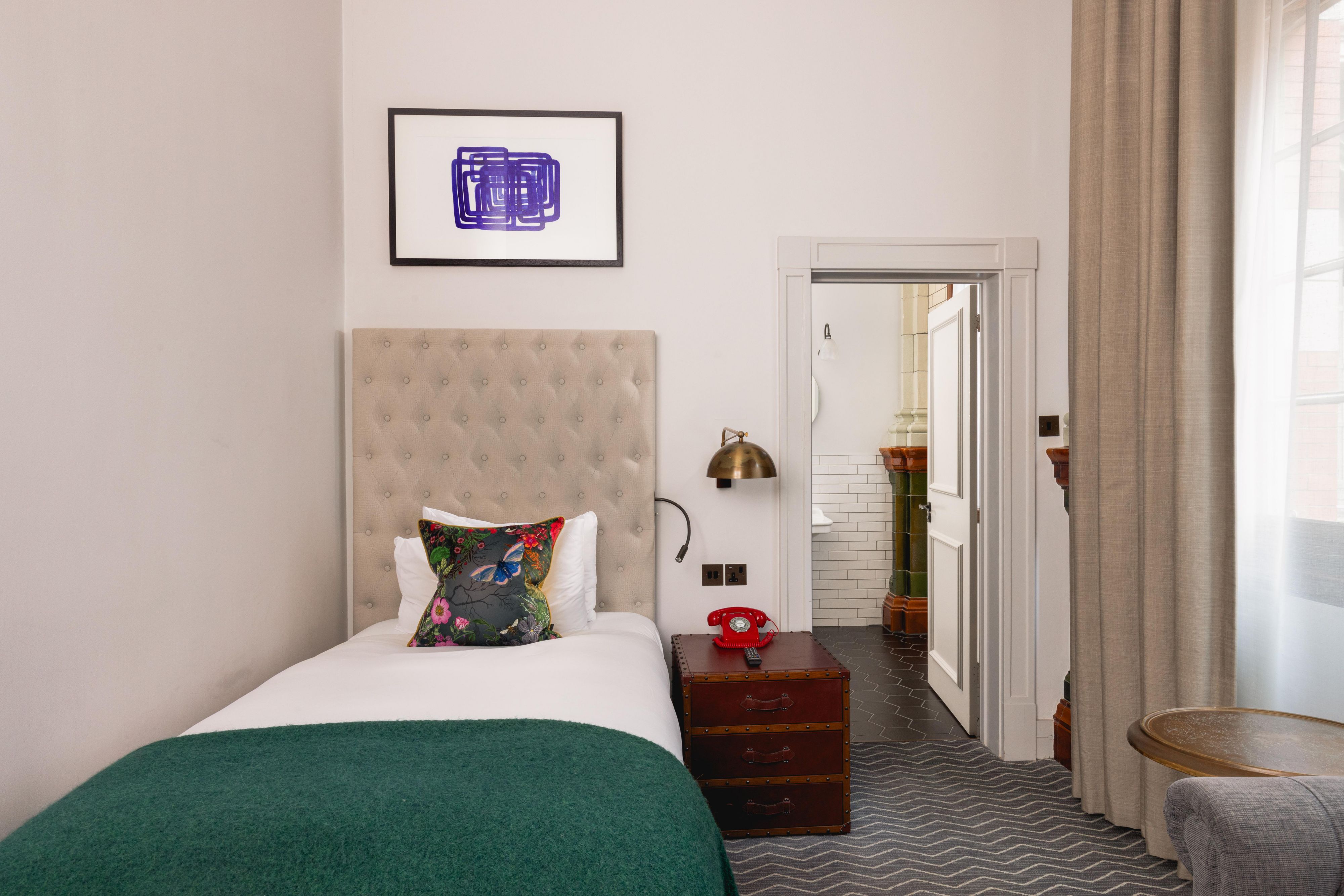 City single hotel guest room