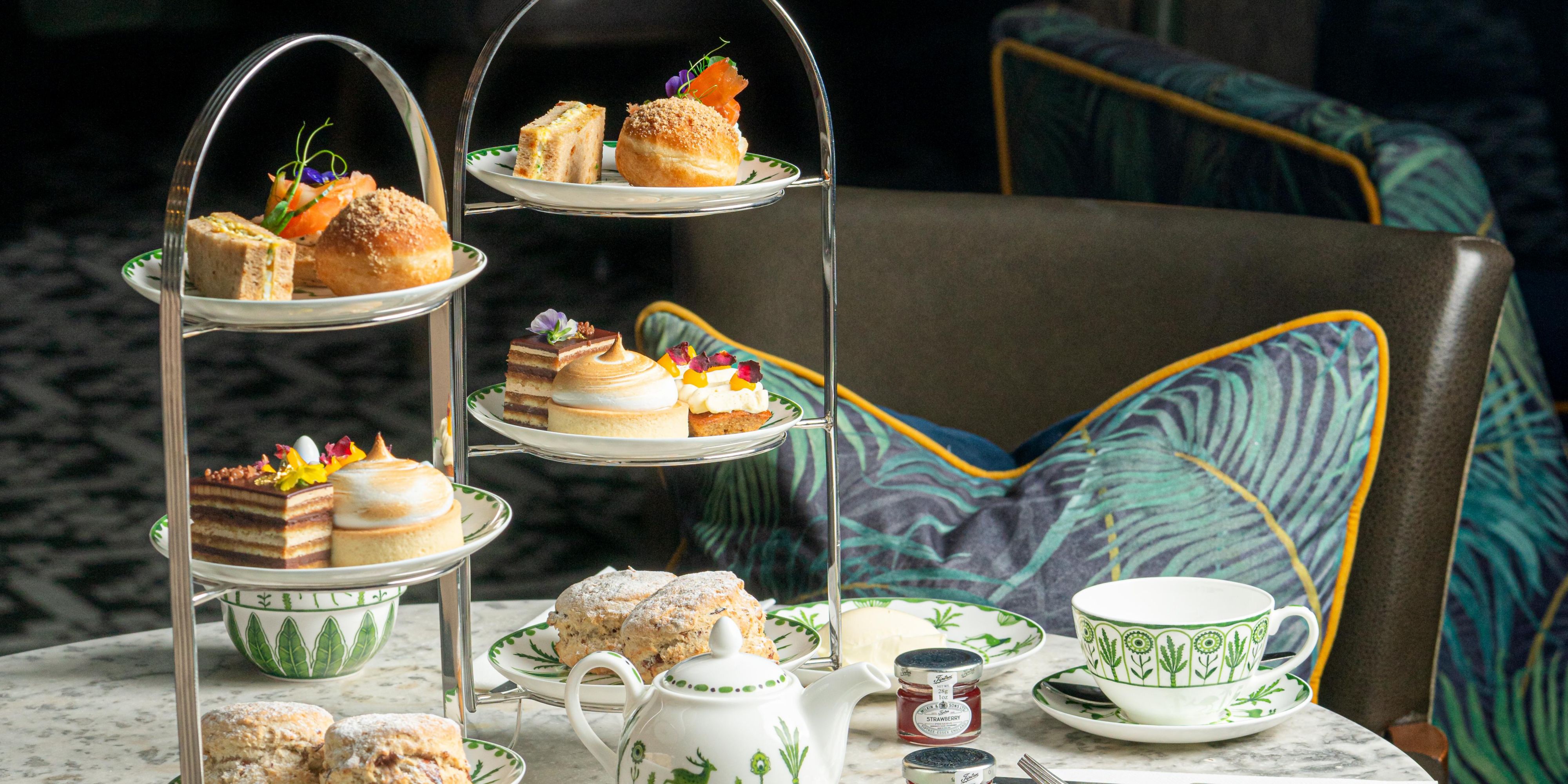 The Refuge is a relaxed destination restaurant that draws all tribes to the core of Kimpton Clocktower Hotel. From eclectic small plates to hearty Sunday roasts, head down for a weekly catch-up, a gathering of your nearest and dearest or a night out on the town. Sleeves up, dig in.