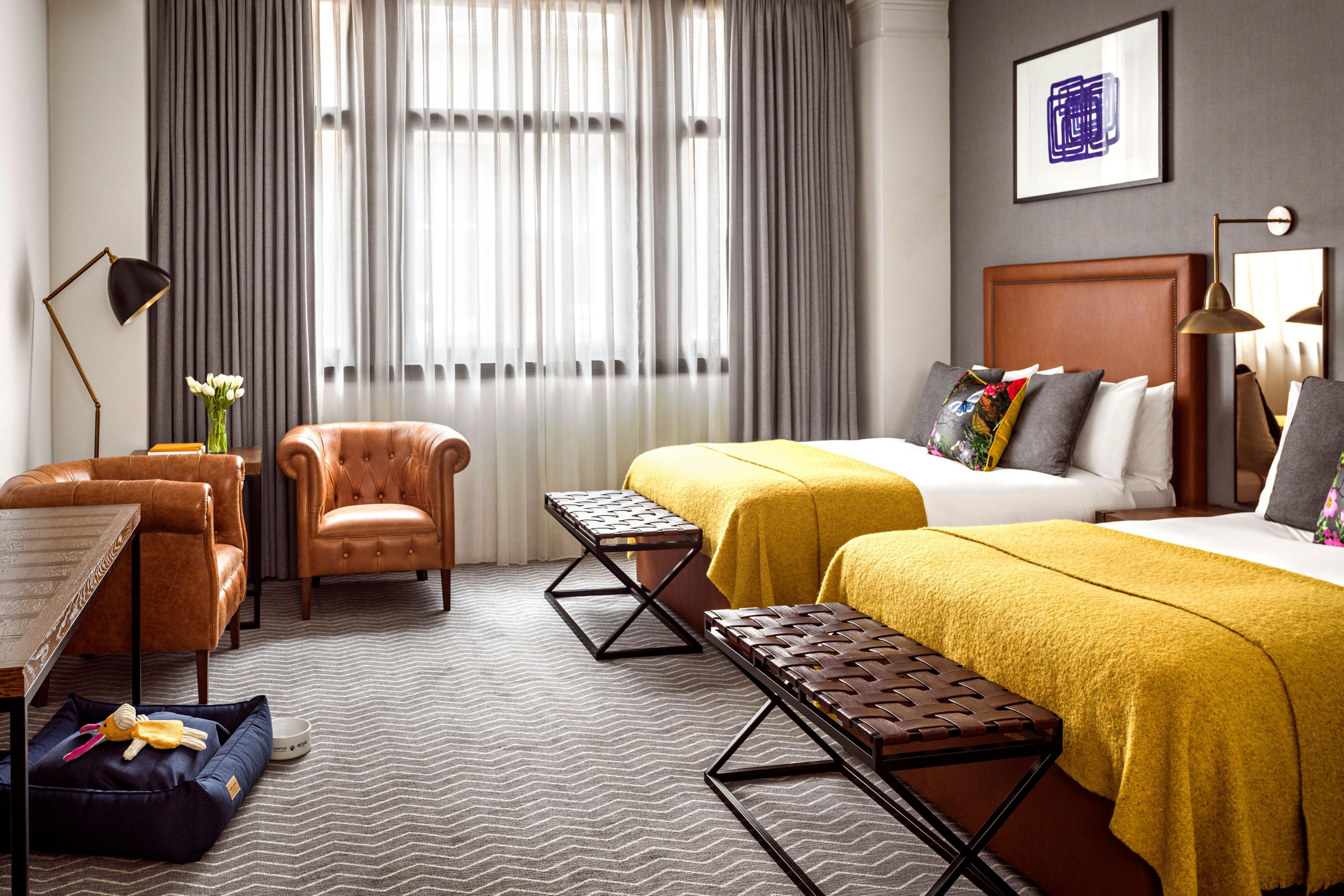 2 King bed hotel guest room with en-suite