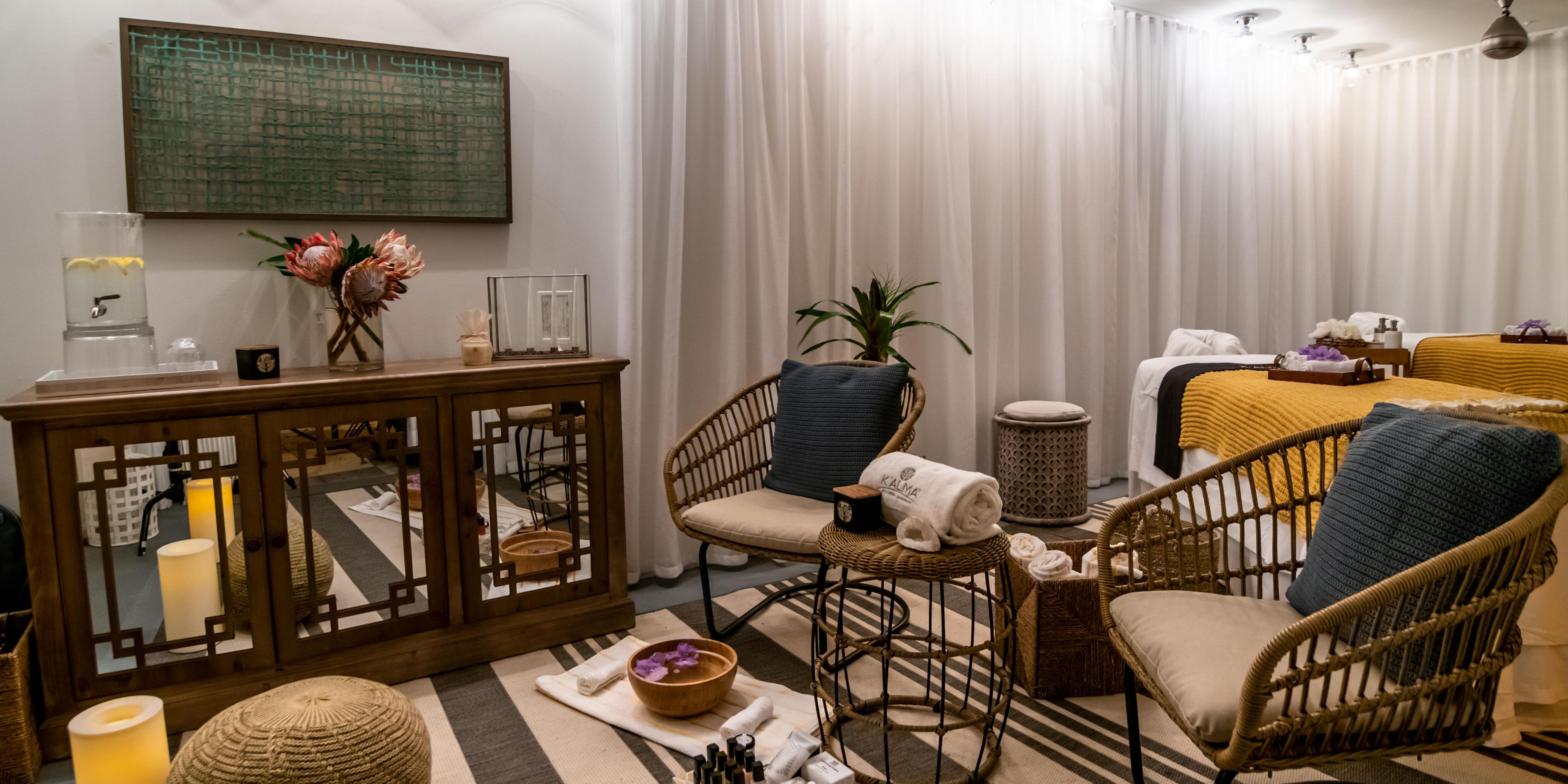 Enliven all your senses at our poolside spa cabana located on the first floor, next to the gym. At the Daydream Spa Cabana, billowy havens and pops of color fuse mindfulness with playfulness, while the oceanfront setting makes for an authentic tropical experience.